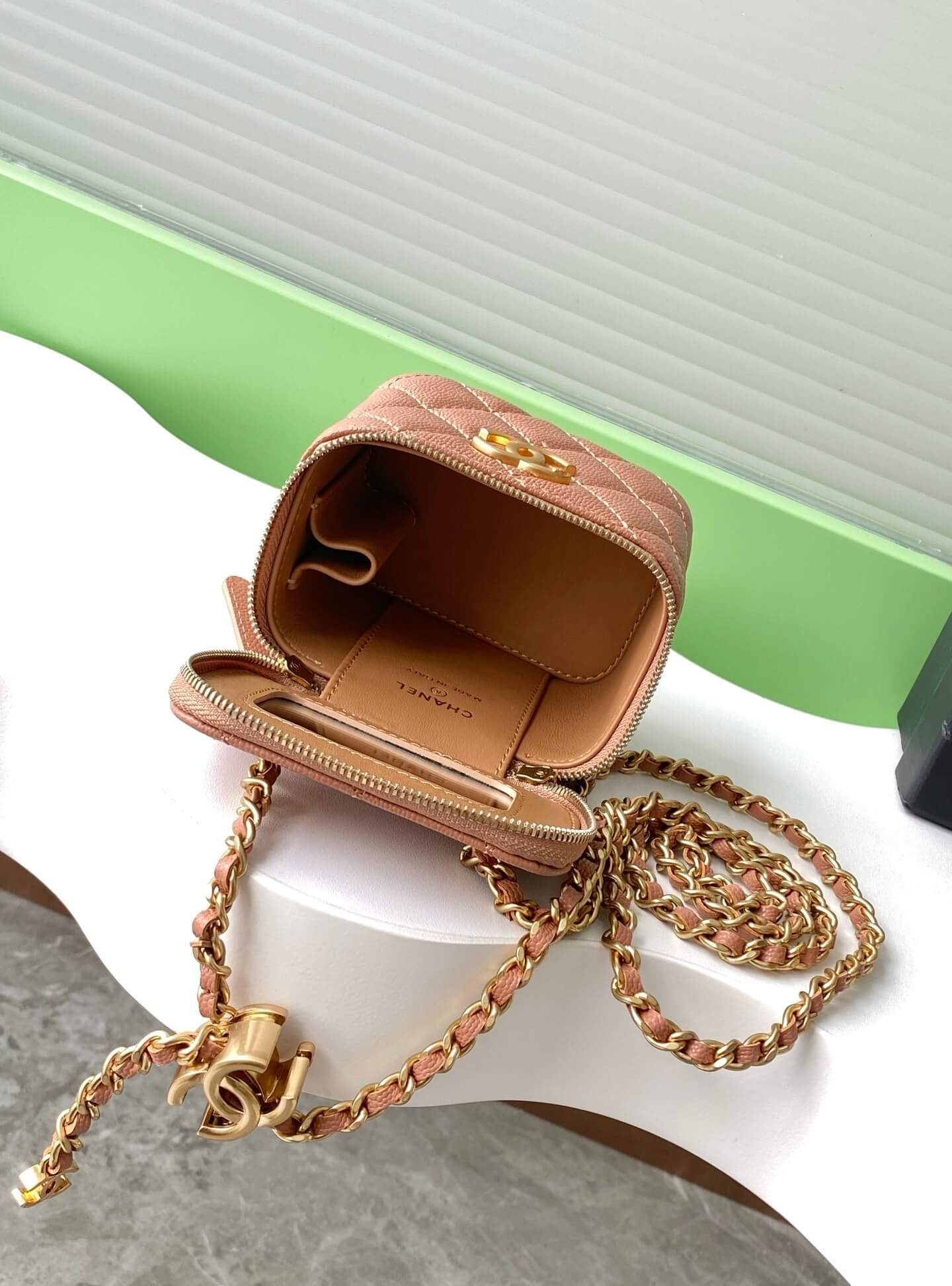 Chanel Quilted Top Handle Mini Vanity Case Caviar Leather Crossbody Bag - Image 39