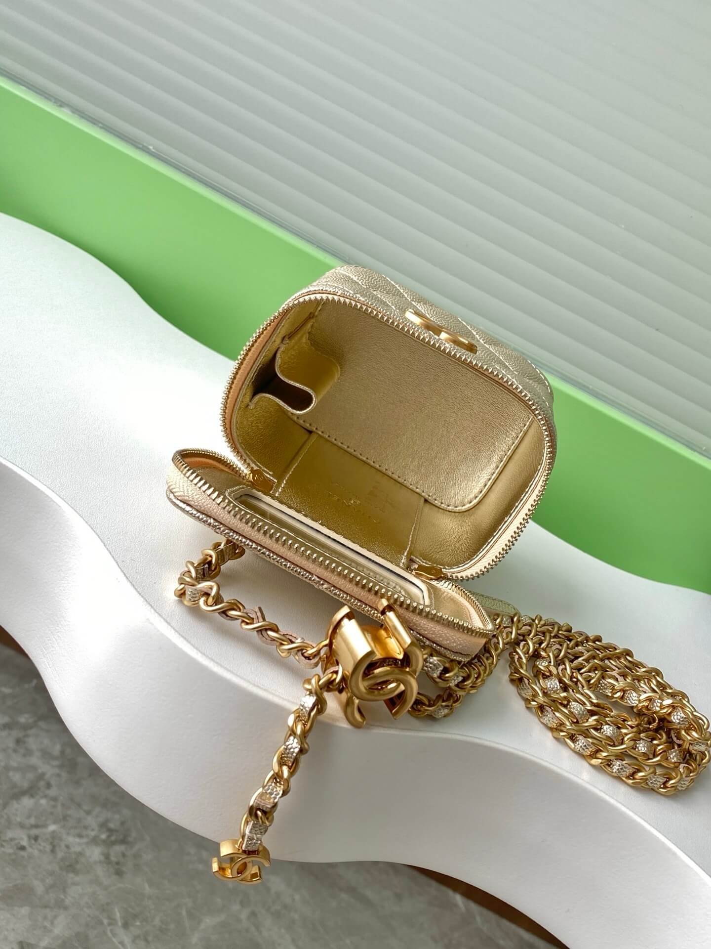 Chanel Quilted Top Handle Mini Vanity Case Caviar Leather Crossbody Bag - Image 30