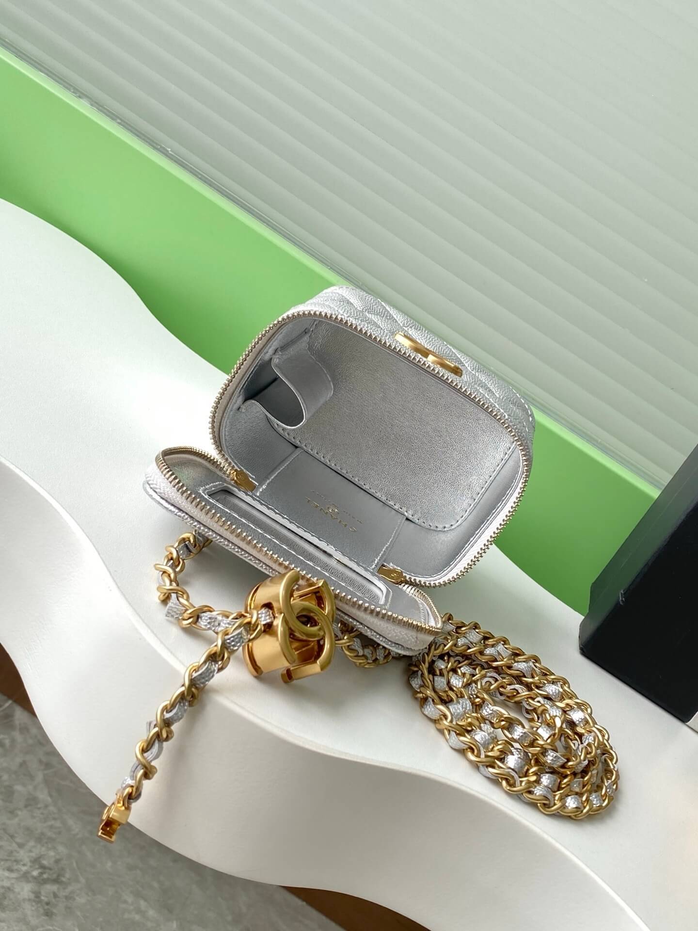 Chanel Quilted Top Handle Mini Vanity Case Caviar Leather Crossbody Bag - Image 21