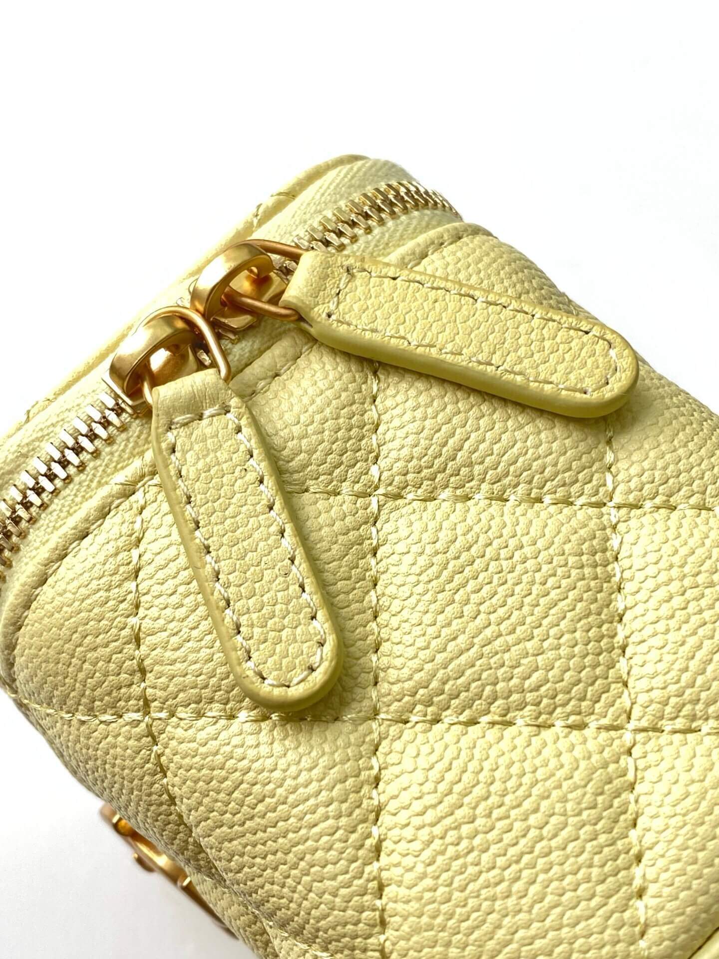 Chanel Quilted Top Handle Mini Vanity Case Caviar Leather Crossbody Bag - Image 51