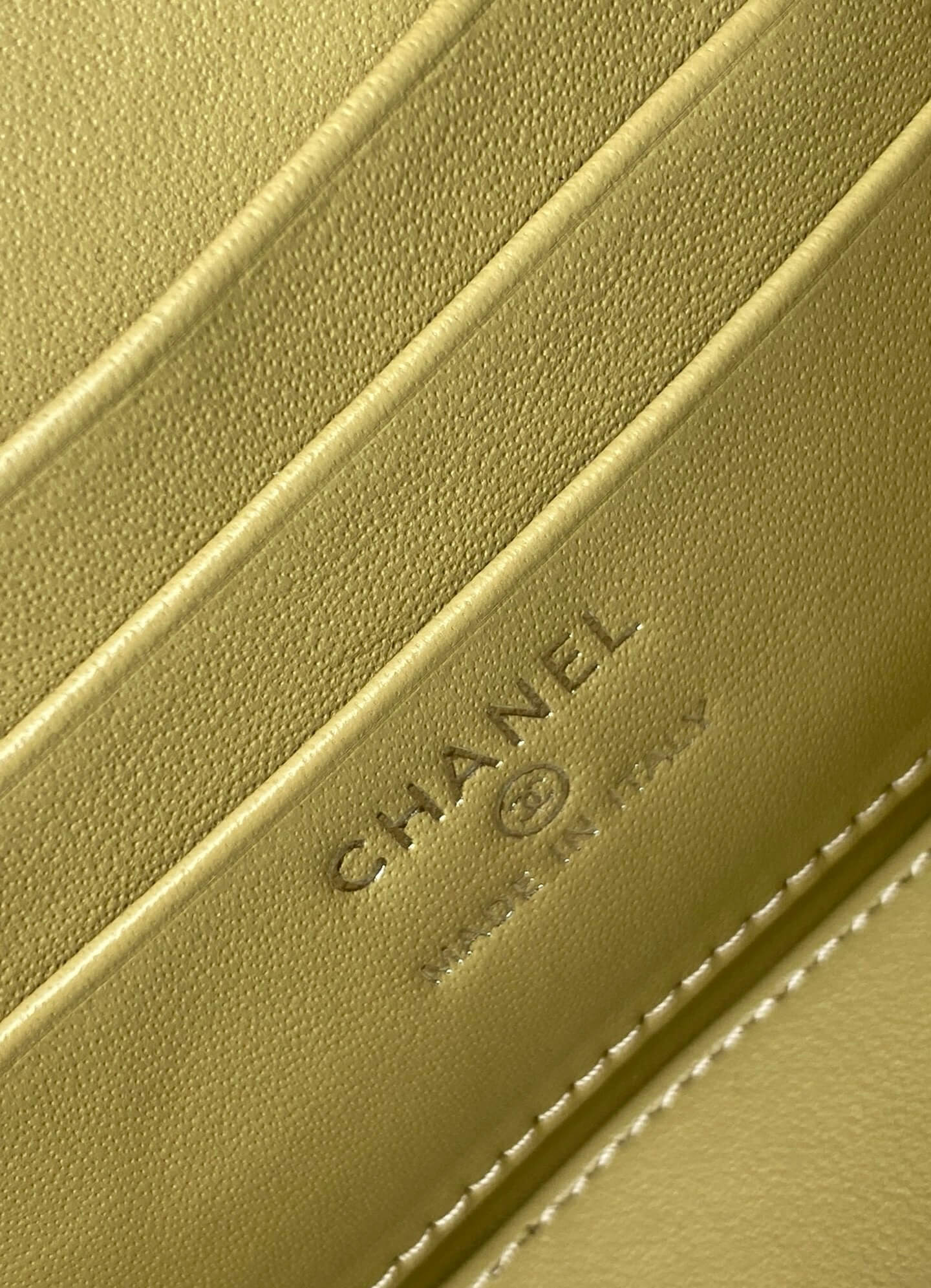 Chanel Small Top Handle Long Vanity Case with Chain Grained Calfskin Caviar Leather - Image 120