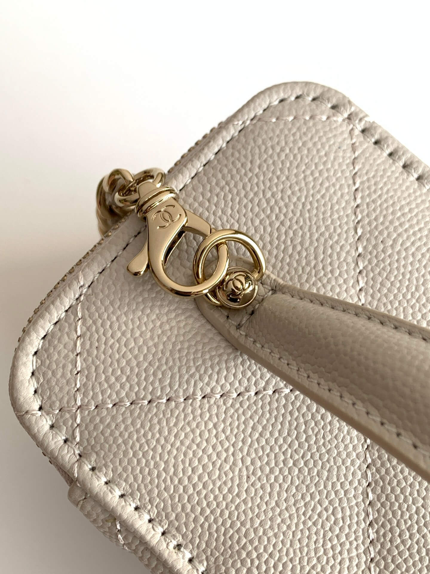 Chanel Small Top Handle Long Vanity Case with Chain Grained Calfskin Caviar Leather - Image 42