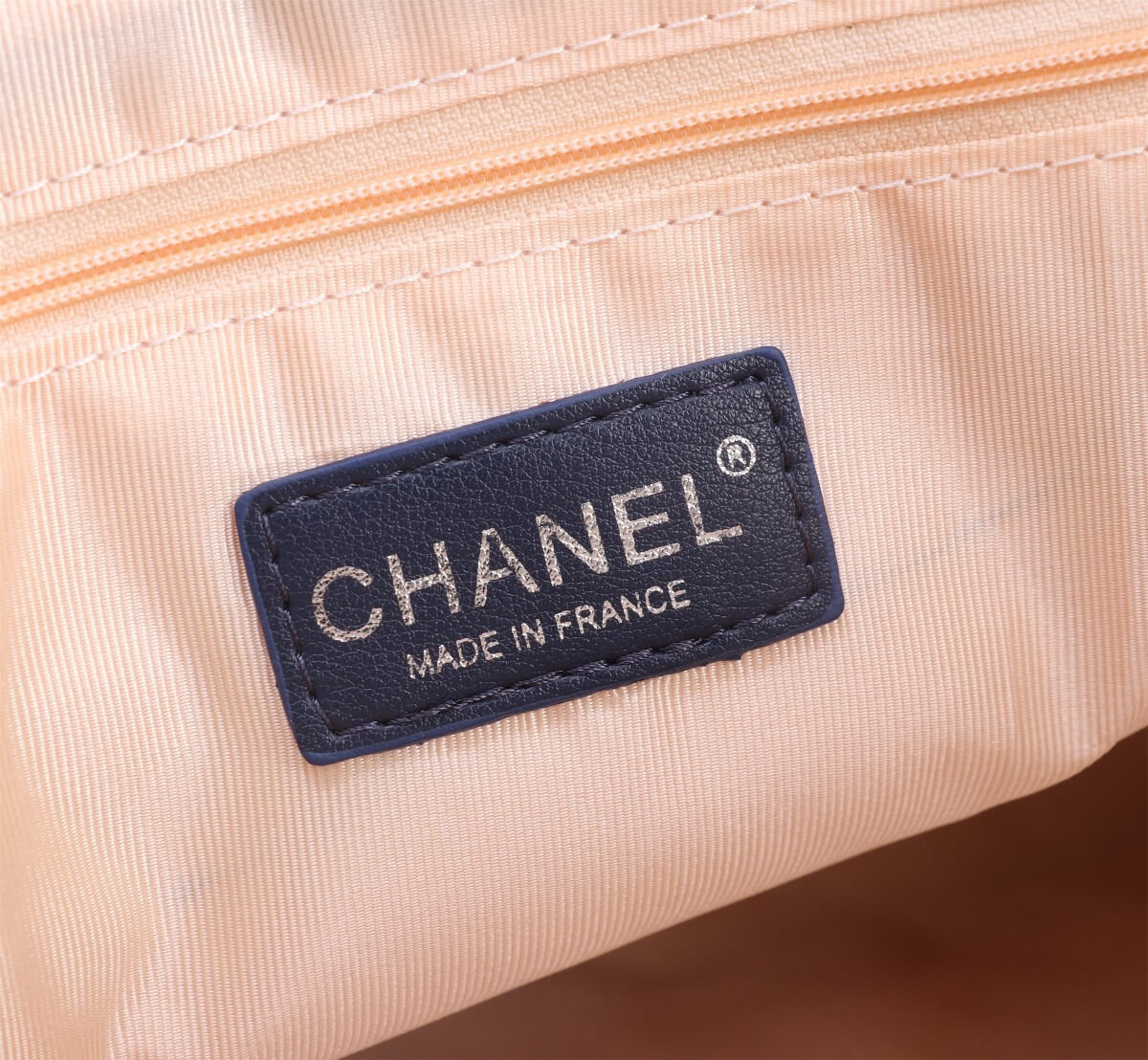 Chanel Ultra Pocket Tote quilted calfskin leather Shoulder Handbag - Image 4