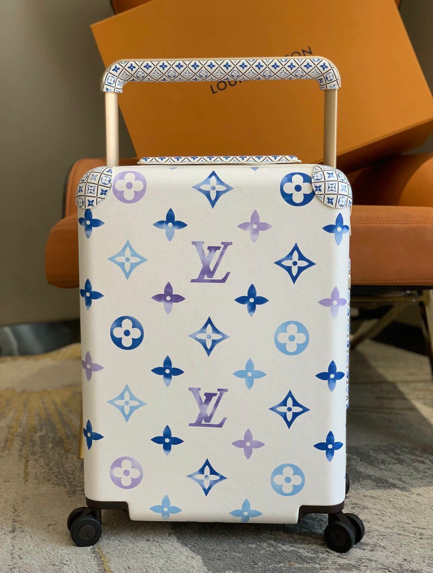 Louis Vuitton LV Monogram Canvas Horizon 55 Rolling Suitcase Travel Bag M10253 White / Blue