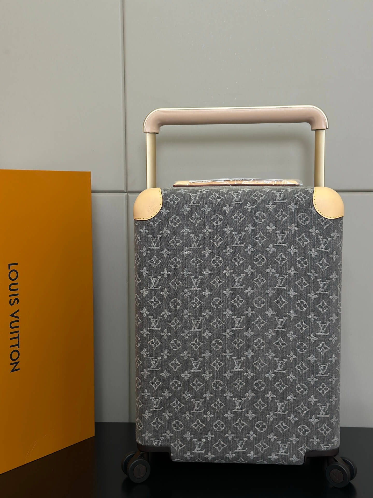 Louis Vuitton LV Monogram Denim Horizon 55 Rolling Suitcase Travel Bag Gray - Blue