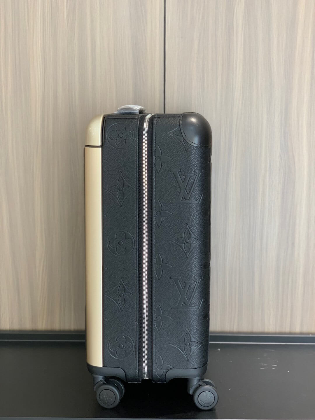 Louis Vuitton LV Monogram Empreinte Giant leather Horizon 55 Cabin Suitcase Travel Bag M13783 Black M46074 Beige - Image 6