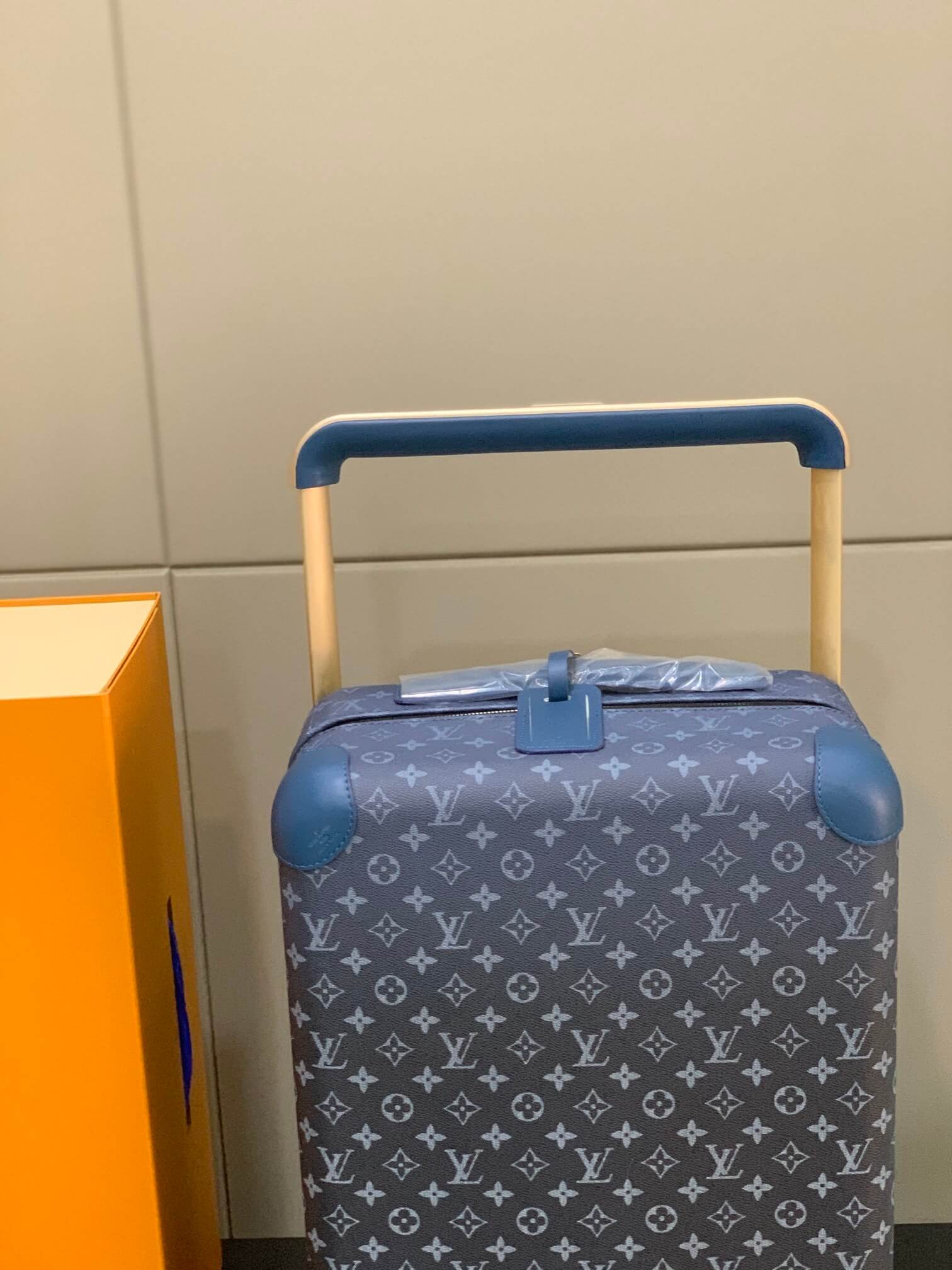 Louis Vuitton LV Monogram Gradient coated canvas Horizon 55 Cabin Suitcase Travel Bag M11557 Navy Blue - Image 6