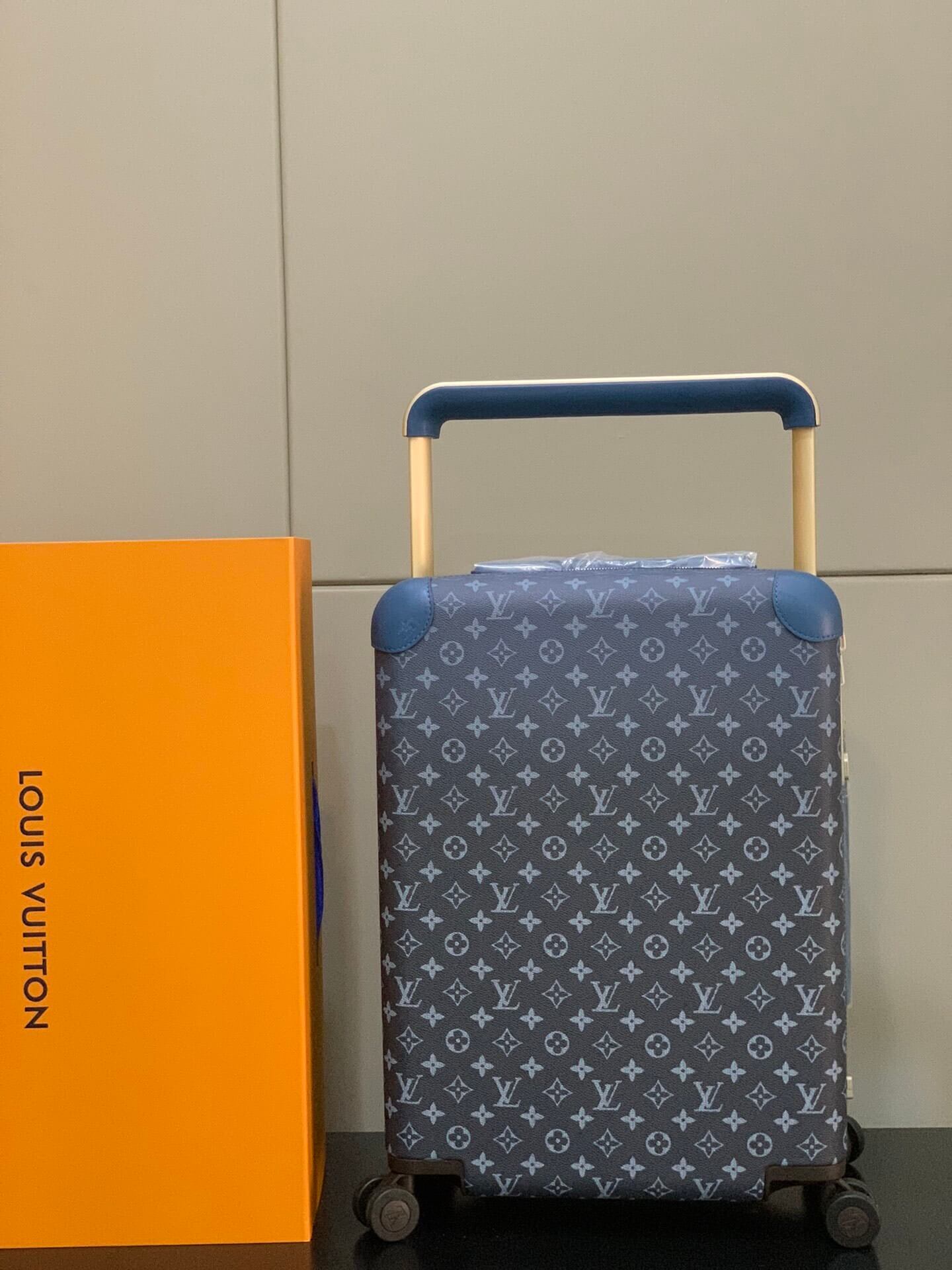 Louis Vuitton LV Monogram Gradient coated canvas Horizon 55 Cabin Suitcase Travel Bag M11557 Navy Blue - Image 9