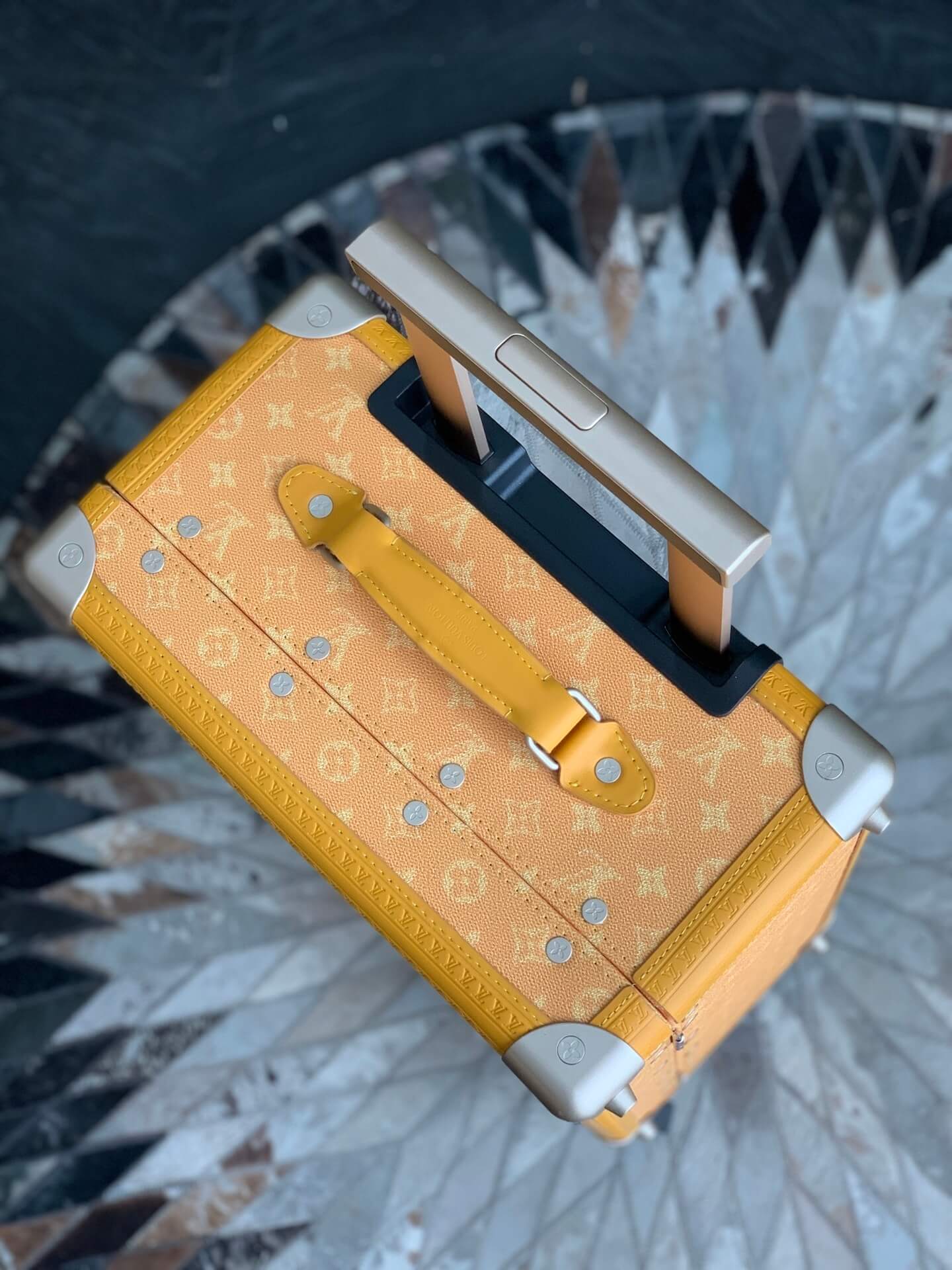 Louis Vuitton LV Monogram Heritage coated canvas Rolling Trunk Travel Bag M12881 Yellow - Image 6