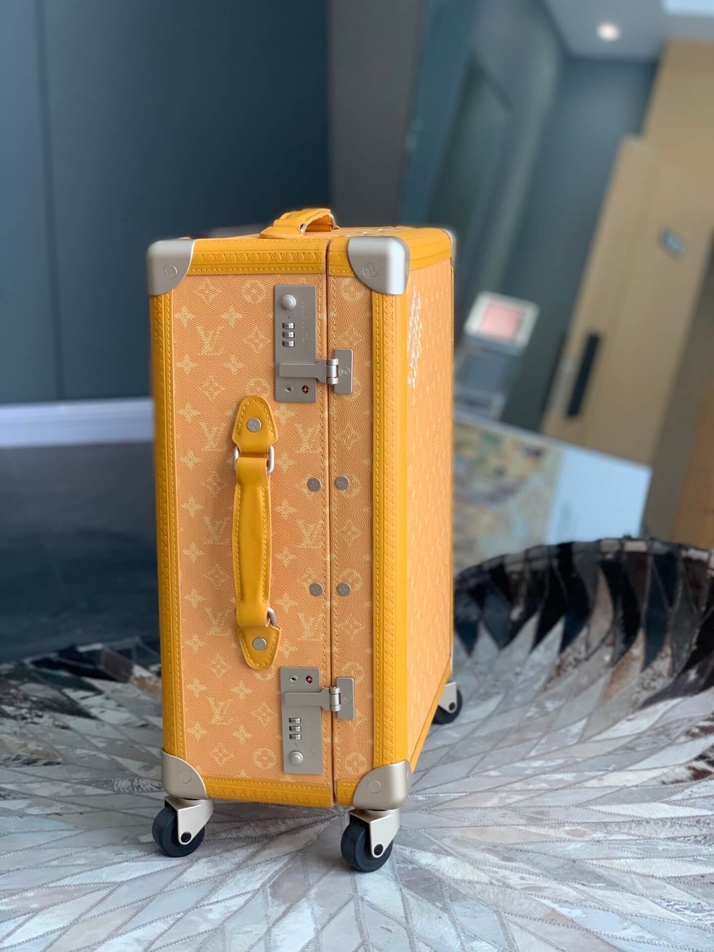 Louis Vuitton LV Monogram Heritage coated canvas Rolling Trunk Travel Bag M12881 Yellow - Image 5