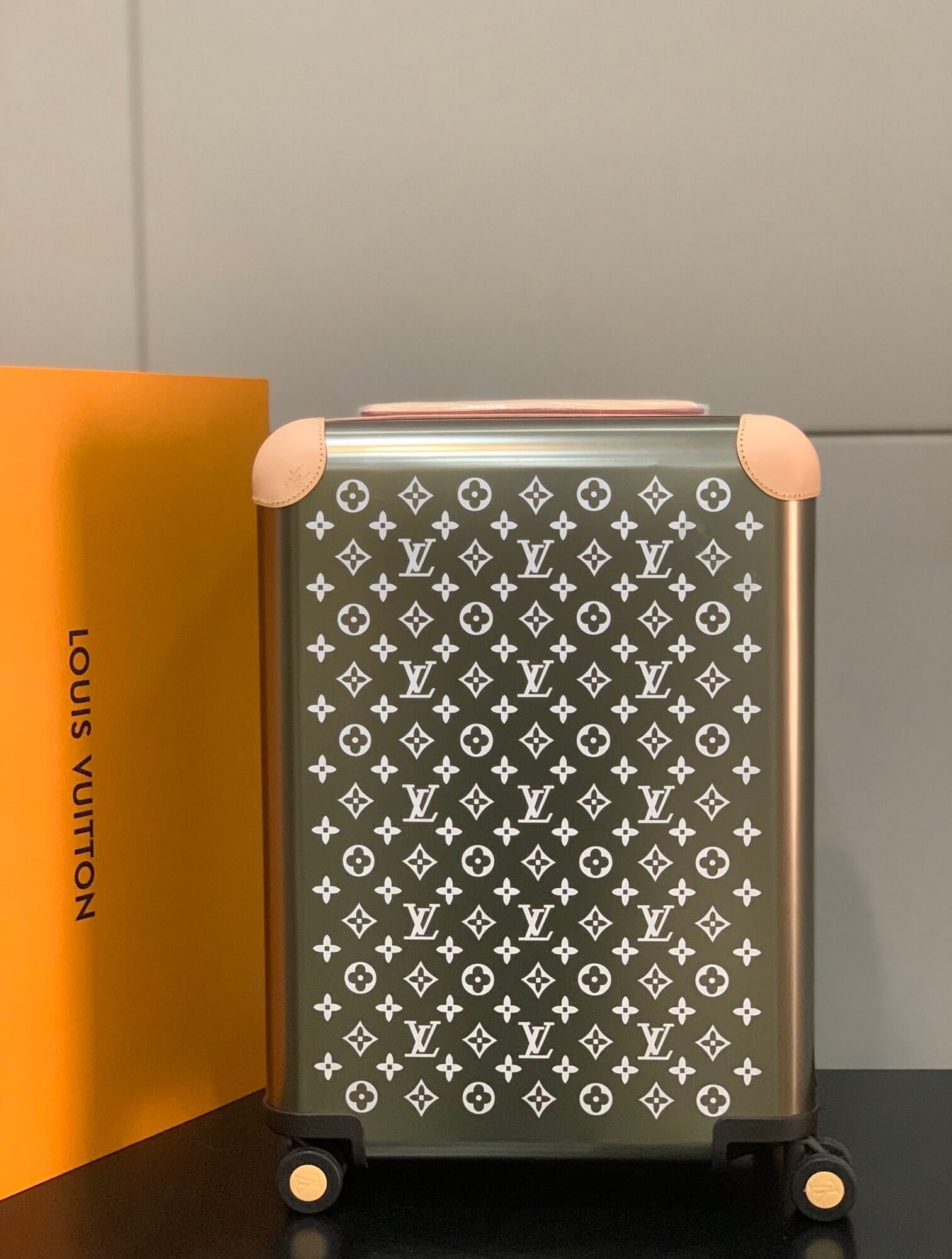 Louis Vuitton LV Monogram Titanium Cowhide leather Horizon 55 Cabin Suitcase Travel Bag M42667 Silver