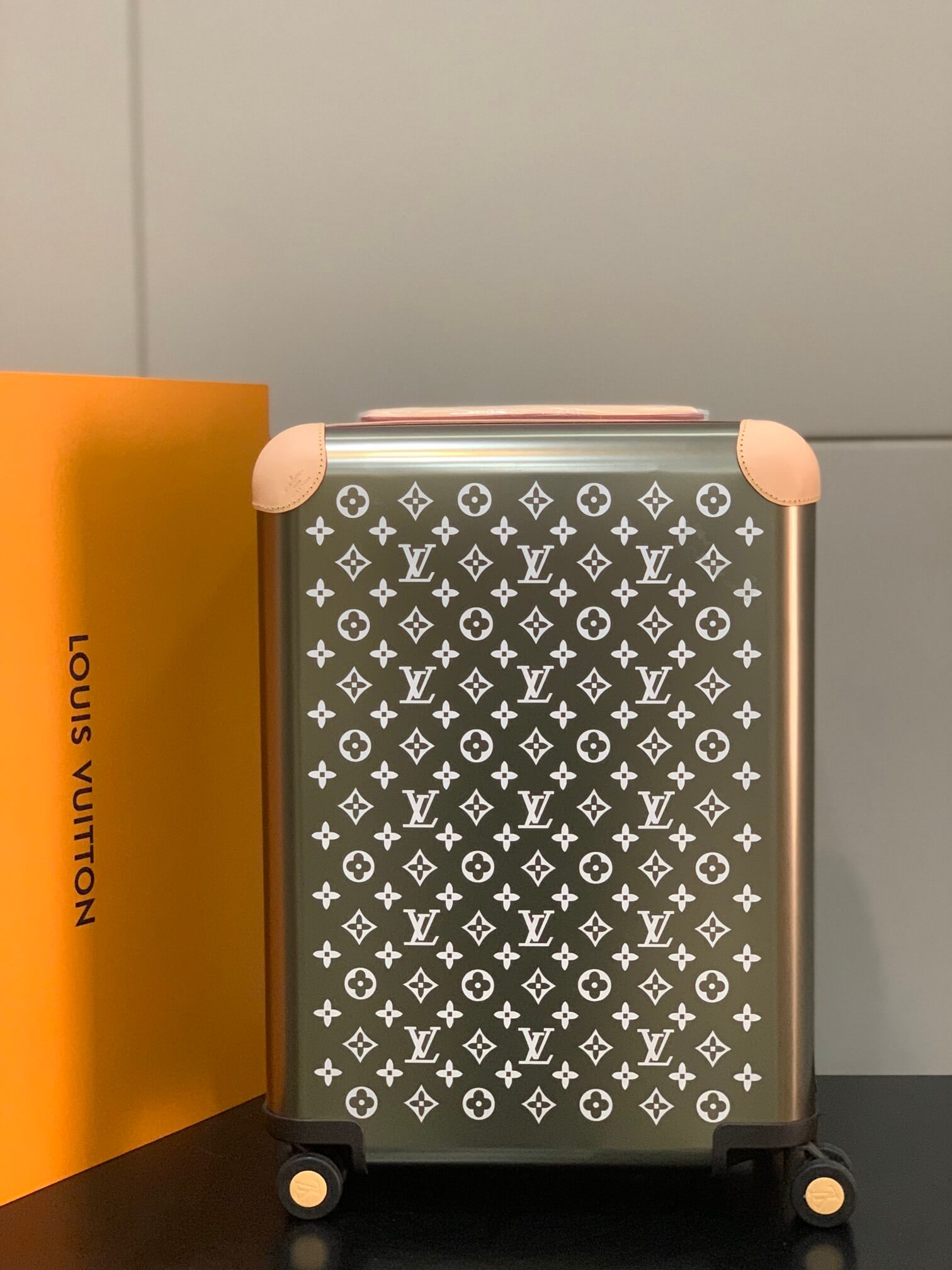 Louis Vuitton LV Monogram Titanium Cowhide leather Horizon 55 Cabin Suitcase Travel Bag M42667 Silver