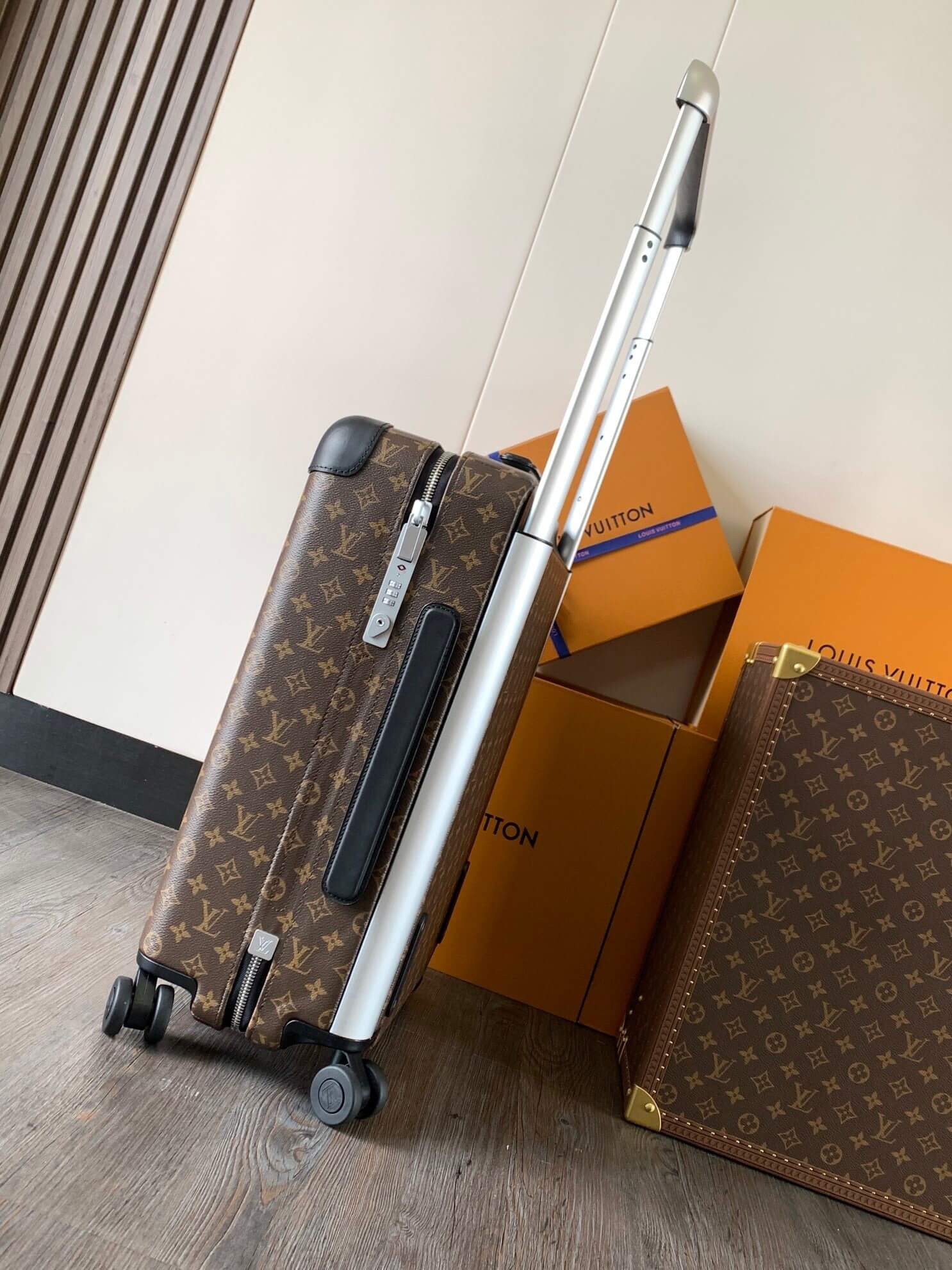 Louis Vuitton LV Monogram coated canvas Horizon 55 Cabin Suitcase Rolling luggage Travel Bag M20294 Brown / Black - Image 4