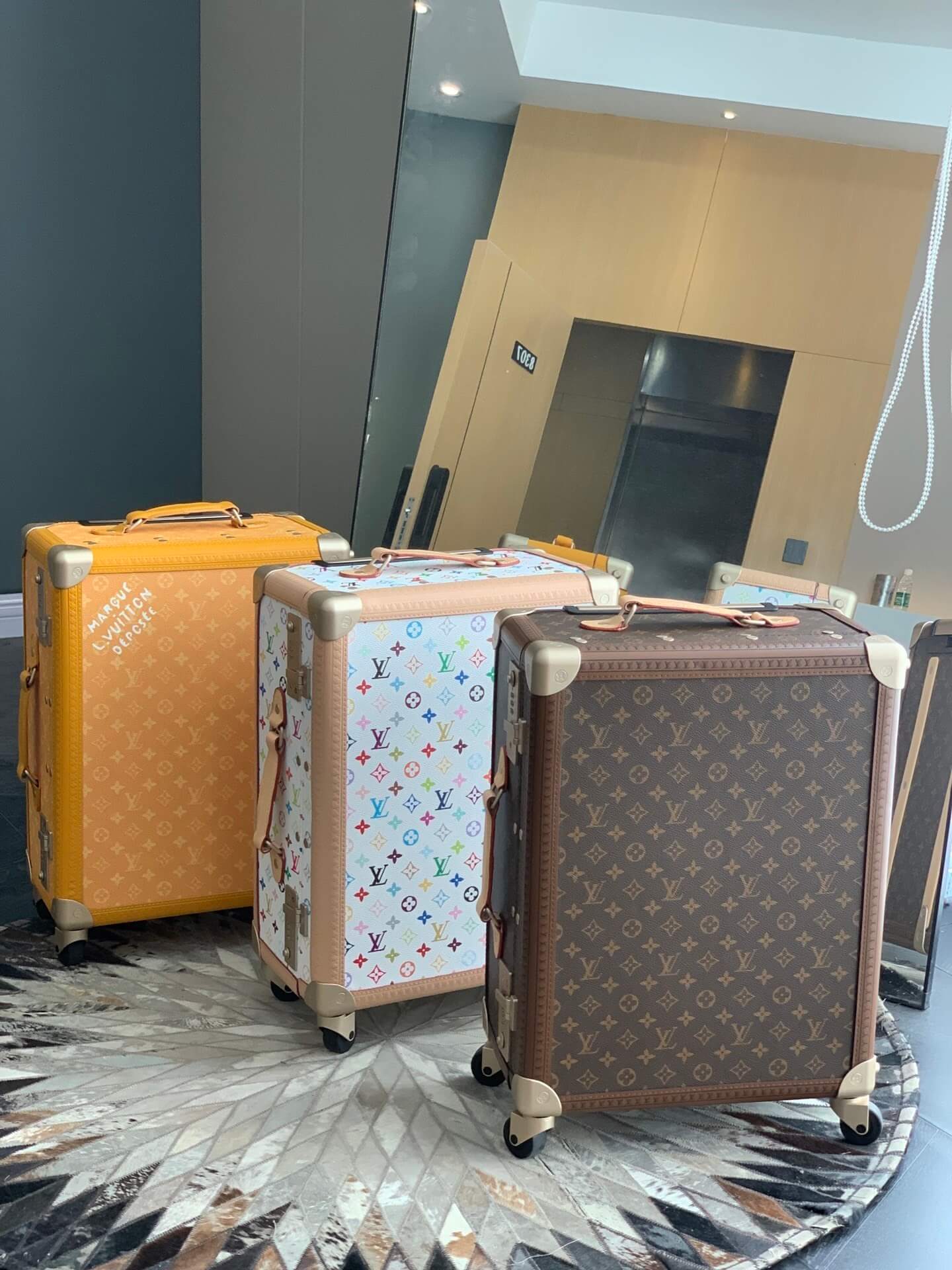 Louis Vuitton LV Monogram coated canvas - Monogram Eclipse coated canvas Rolling Trunk Travel Bag M10117 Black M20212 Brown - Image 17