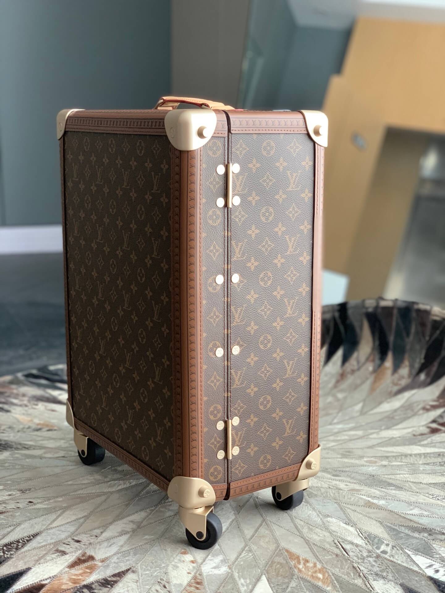Louis Vuitton LV Monogram coated canvas - Monogram Eclipse coated canvas Rolling Trunk Travel Bag M10117 Black M20212 Brown - Image 15