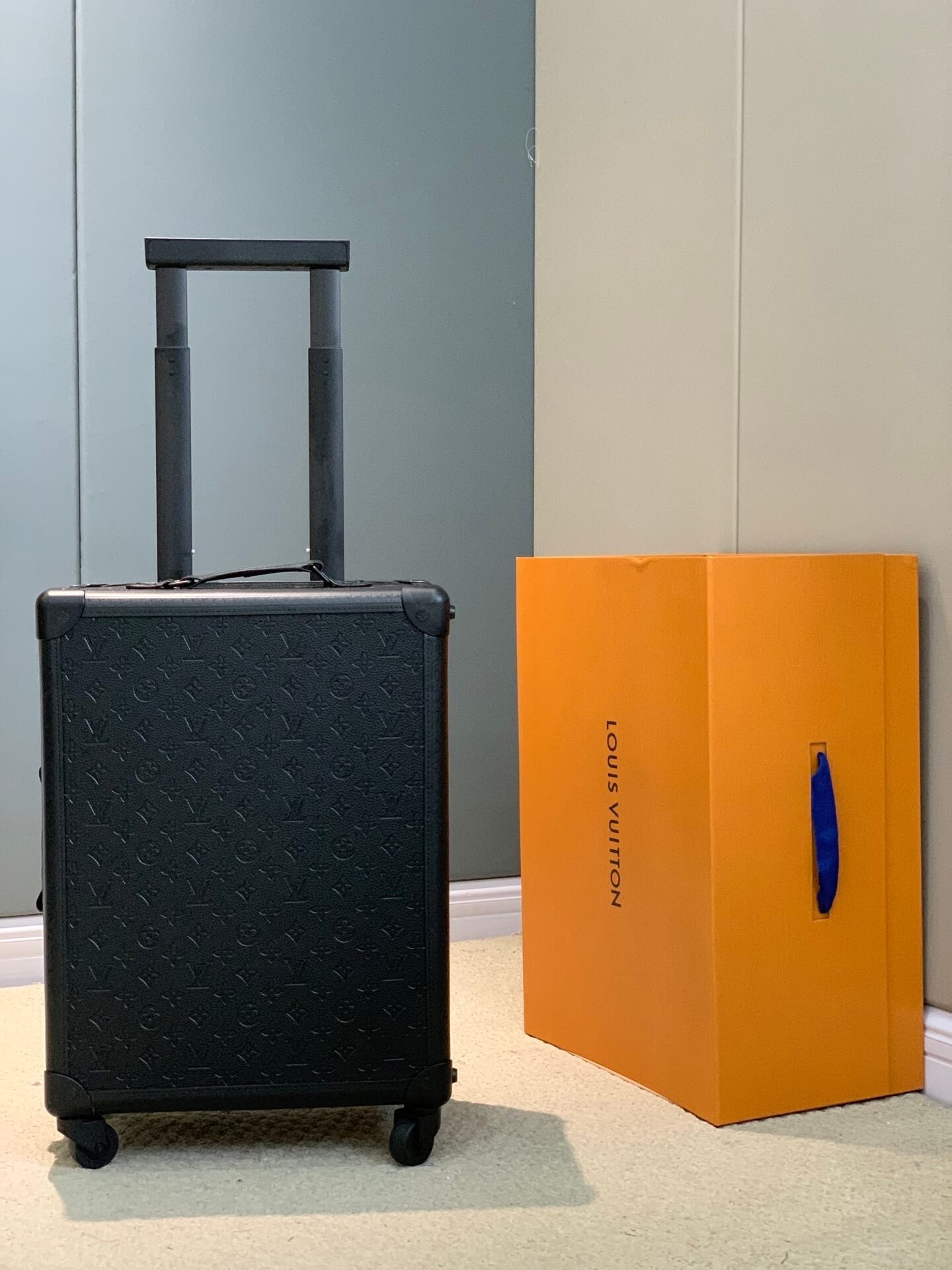 Louis Vuitton LV Taurillon Monogram embossed cowhide leather Rolling Trunk Travel Bag M10331 Black