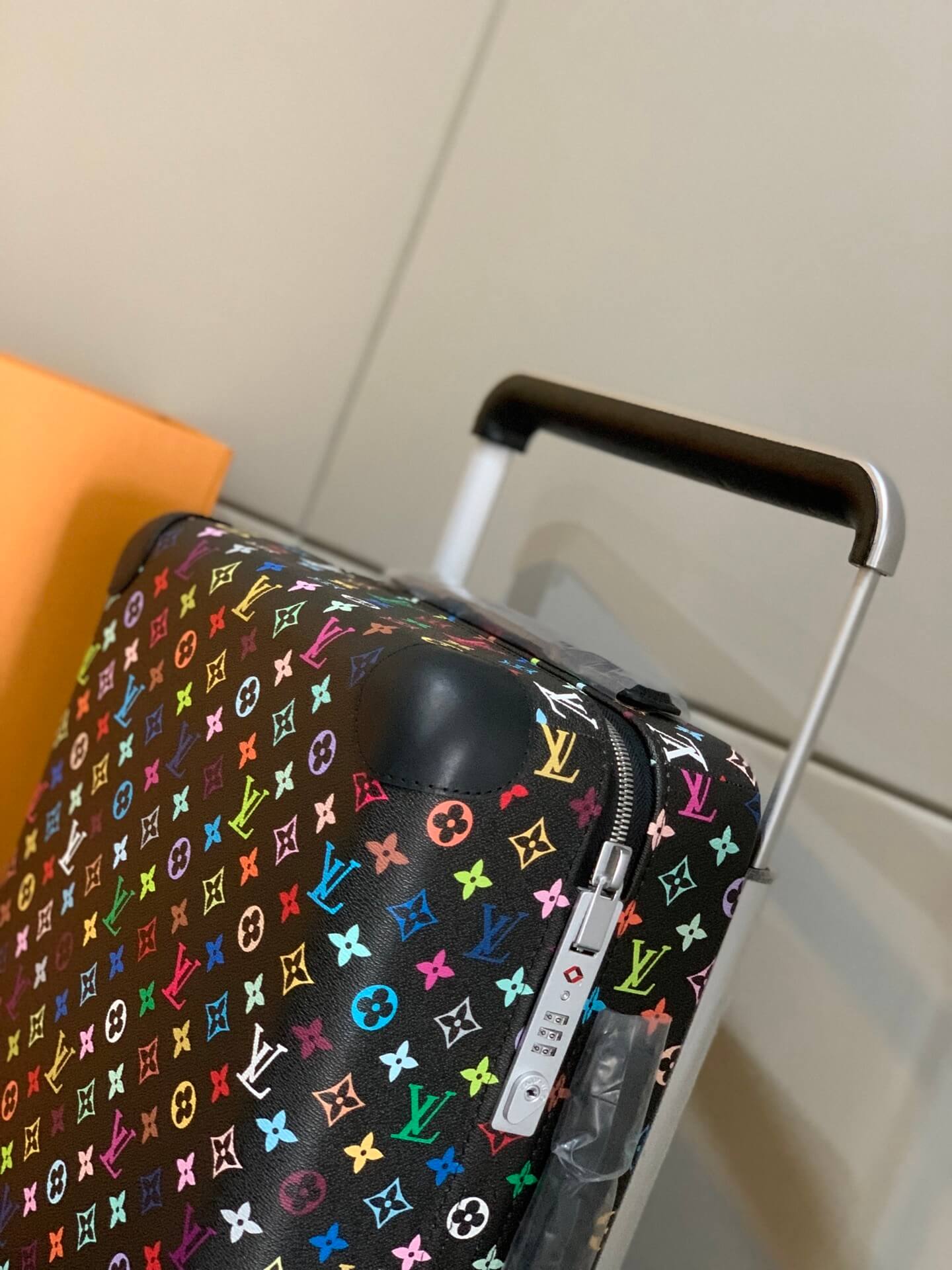 Louis Vuitton LV x TM Monogram coated canvas Horizon 55 Cabin Suitcase Travel Bag M13787 Black Multicolor - Image 6
