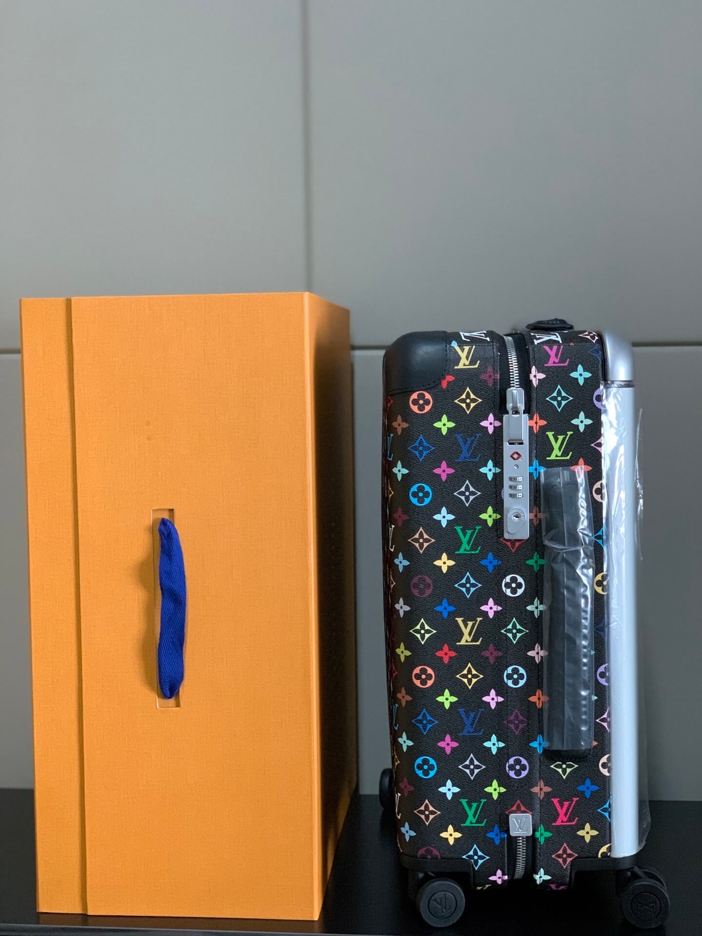 Louis Vuitton LV x TM Monogram coated canvas Horizon 55 Cabin Suitcase Travel Bag M13787 Black Multicolor - Image 4