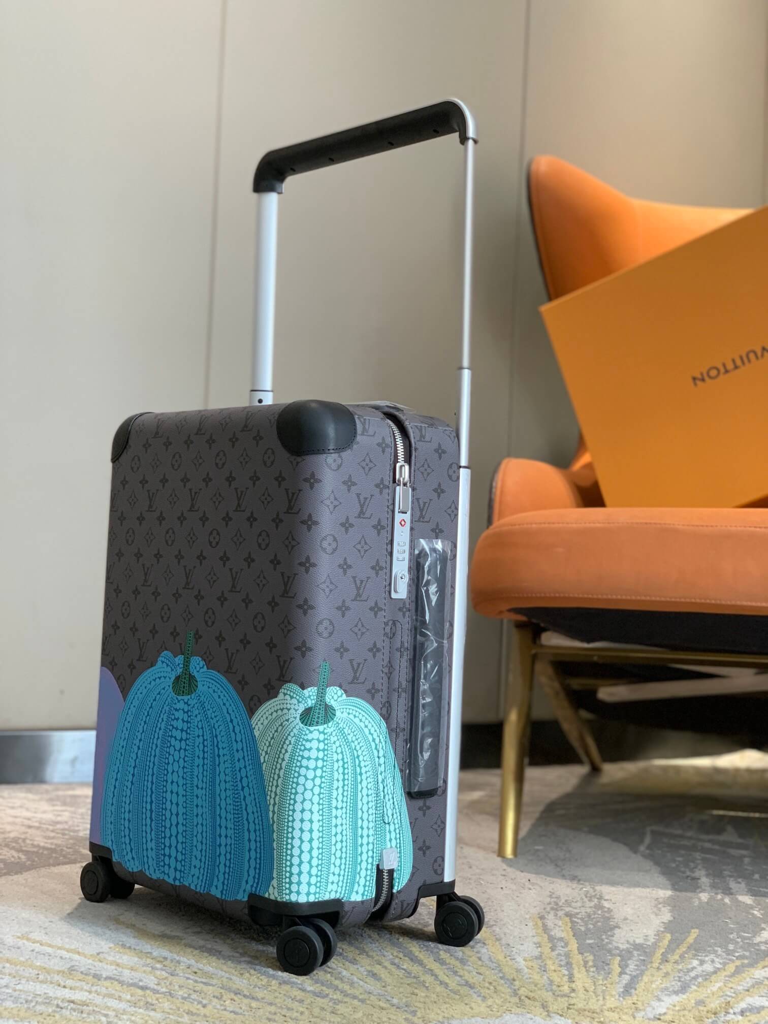 Louis Vuitton Monogram Eclipse Reverse coated canvas - Monogram coated canvas Pumpkin LV x YK Horizon 55 Rolling Suitcase Travel Bag Black - Brown - Image 7