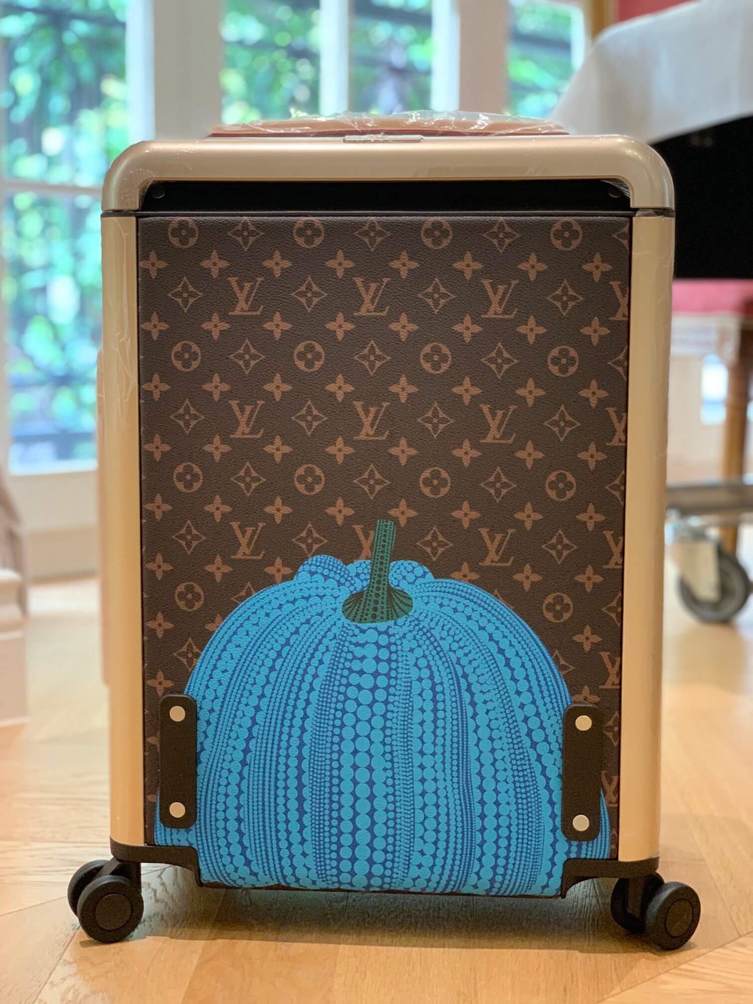 Louis Vuitton Monogram Eclipse Reverse coated canvas - Monogram coated canvas Pumpkin LV x YK Horizon 55 Rolling Suitcase Travel Bag Black - Brown - Image 11