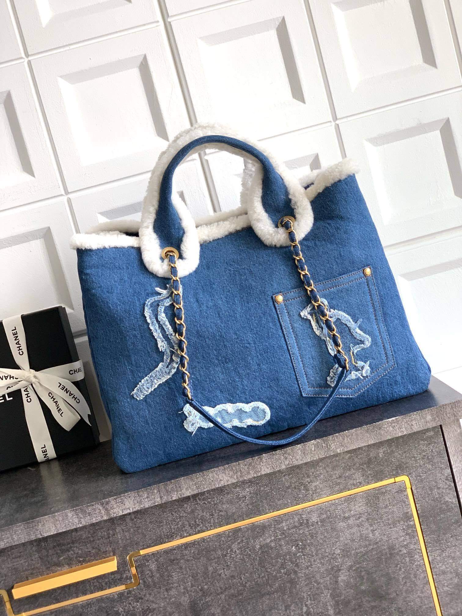 Chanel Wached Denim and Shearling Paris-EgyptTote Shopping Shoulder Handbag Blue - Image 2