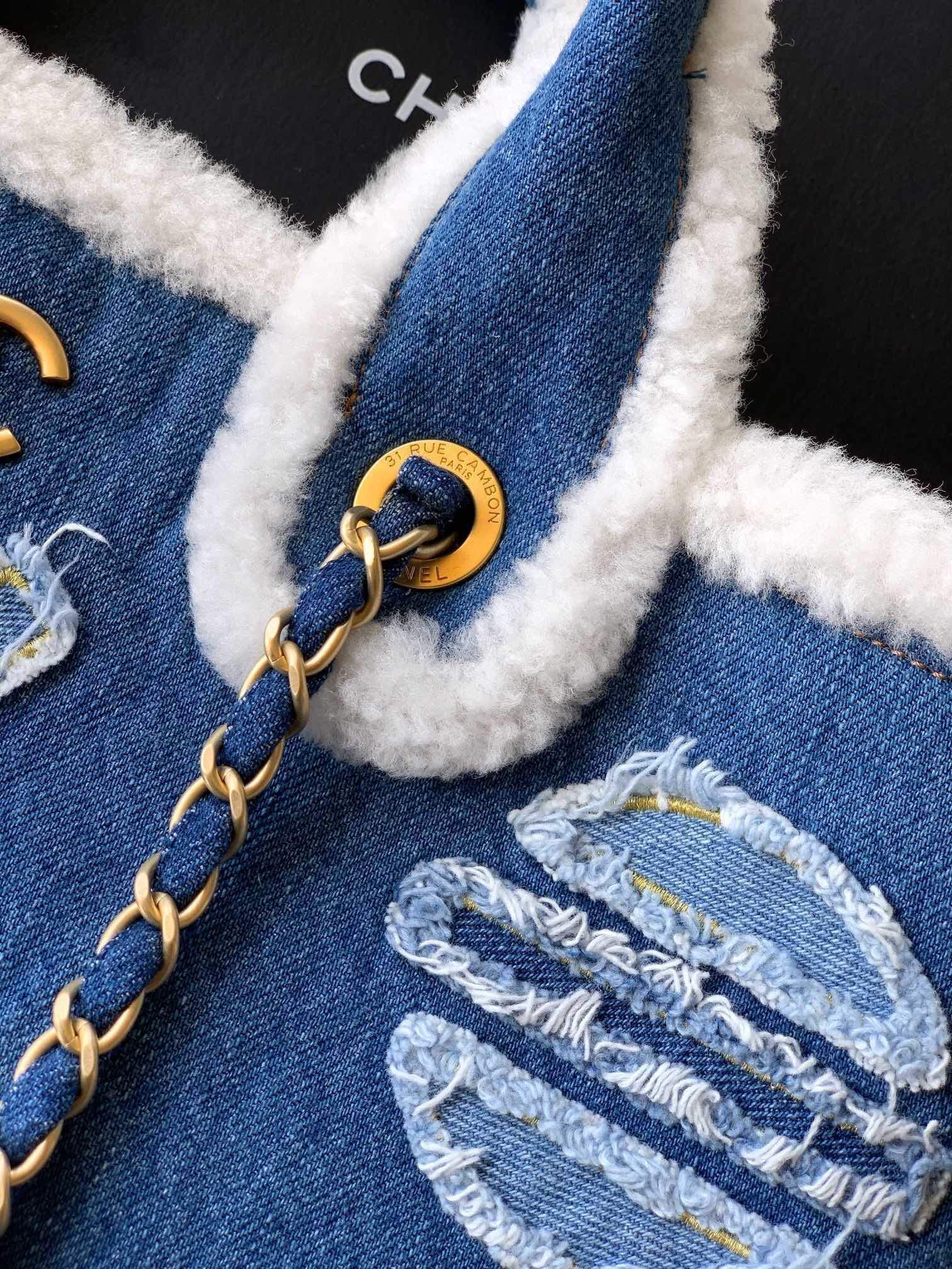 Chanel Wached Denim and Shearling Paris-EgyptTote Shopping Shoulder Handbag Blue - Image 6