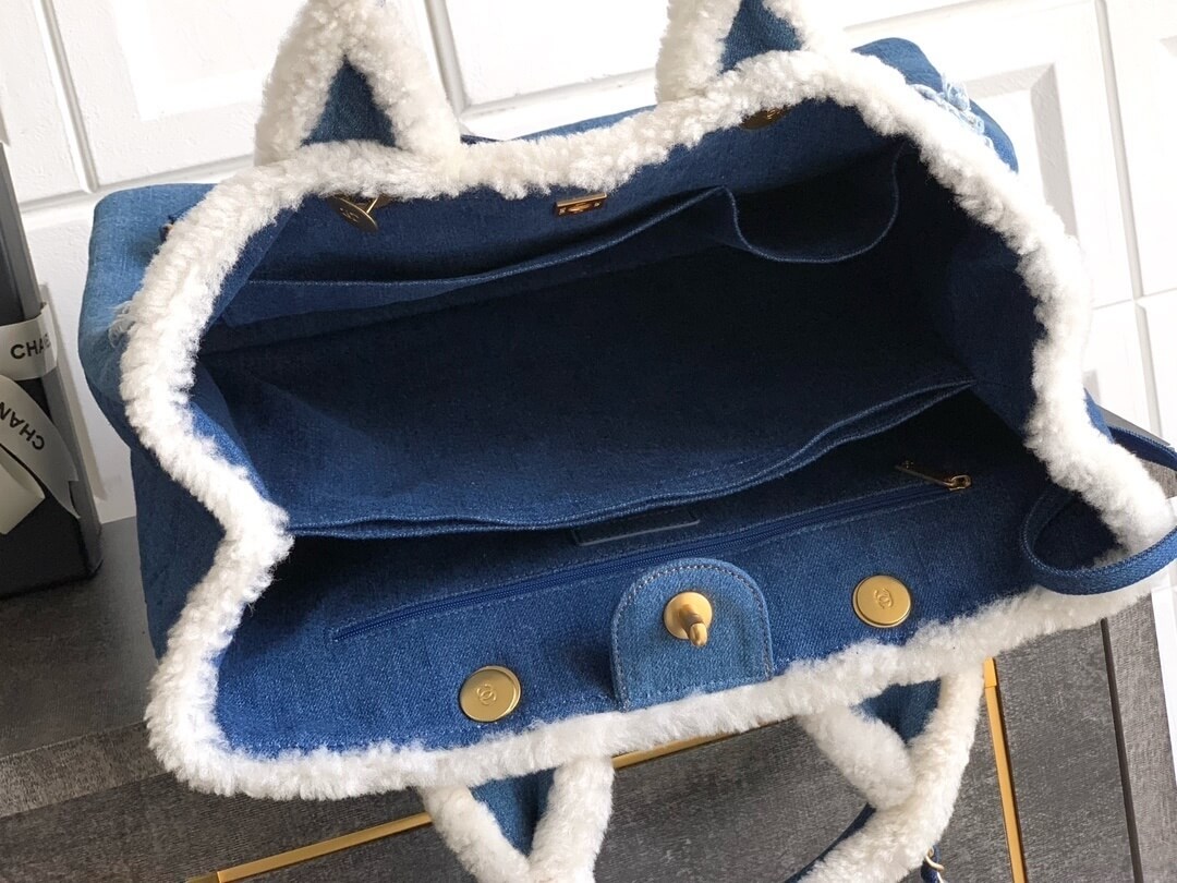 Chanel Wached Denim and Shearling Paris-EgyptTote Shopping Shoulder Handbag Blue - Image 3