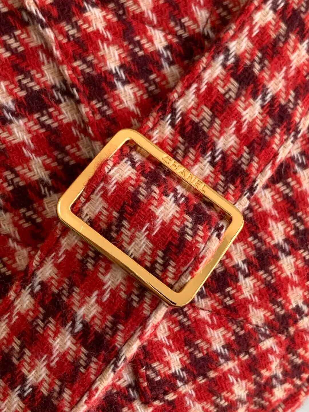 Chanel 24N Half-Moon Tweed & Gold Metal Red, Pink & Black & calfskin trim on the strap Crossbody Bag - Image 7