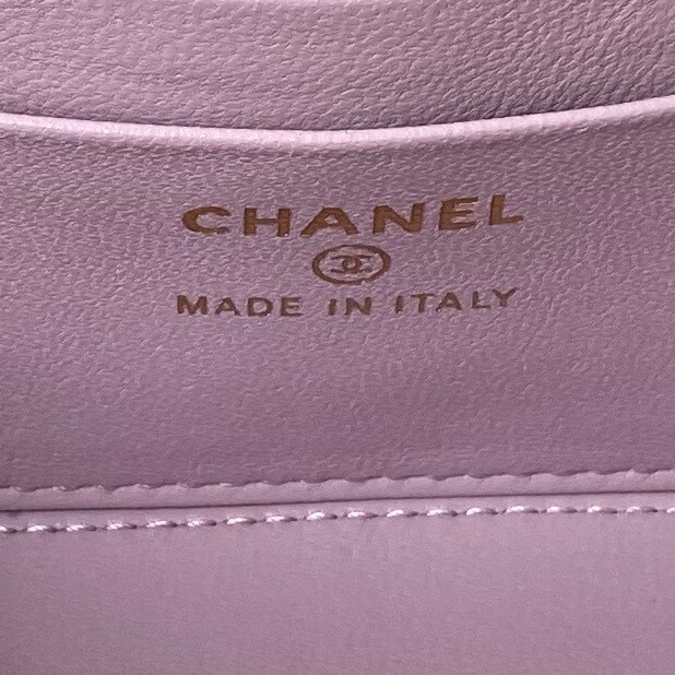 Chanel 24P Small Vanity Case with Handle Shiny Grained Calfskin Crossbody Handbag - Image 22