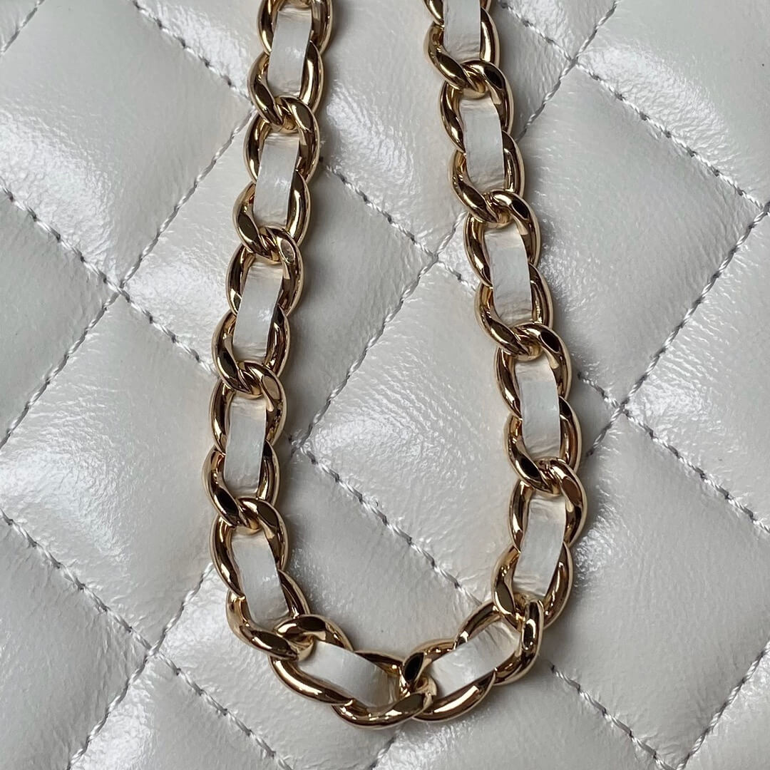 Chanel 24P Small Vanity Case with Handle Shiny Grained Calfskin Crossbody Handbag - Image 16