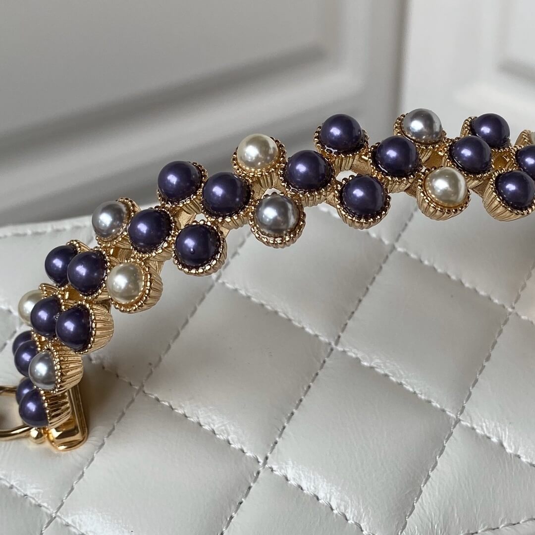 Chanel 24P Small Vanity Case with Handle Shiny Grained Calfskin Crossbody Handbag - Image 15