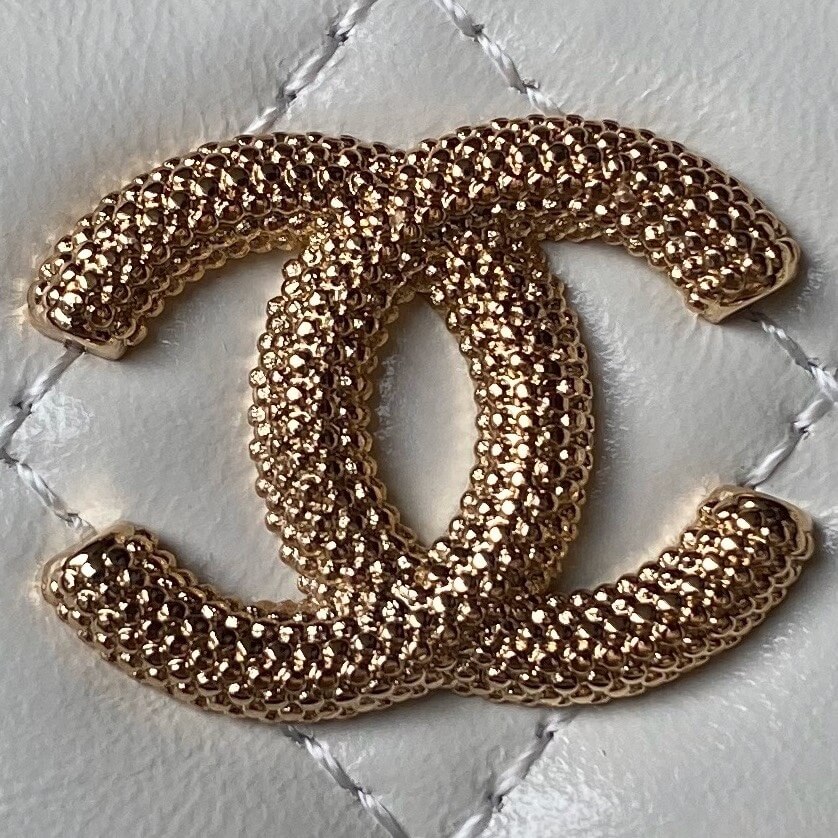 Chanel 24P Small Vanity Case with Handle Shiny Grained Calfskin Crossbody Handbag - Image 14