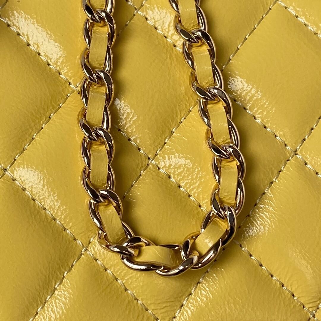 Chanel 24P Small Vanity Case with Handle Shiny Grained Calfskin Crossbody Handbag - Image 43