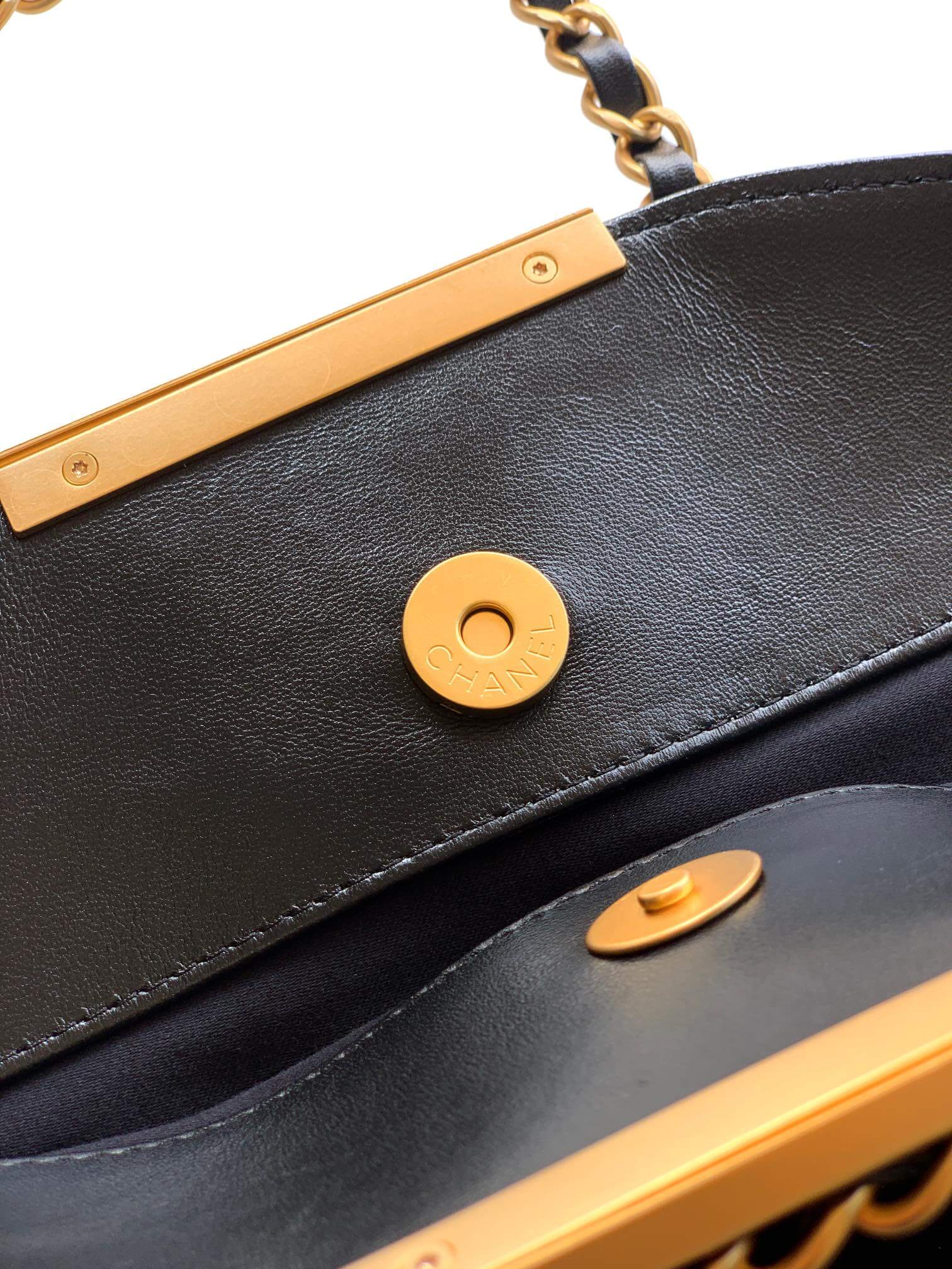 Chanel 25 Hobo Flap Suede Calfskin & Lambskin lining Shoulder Handbag - Image 4