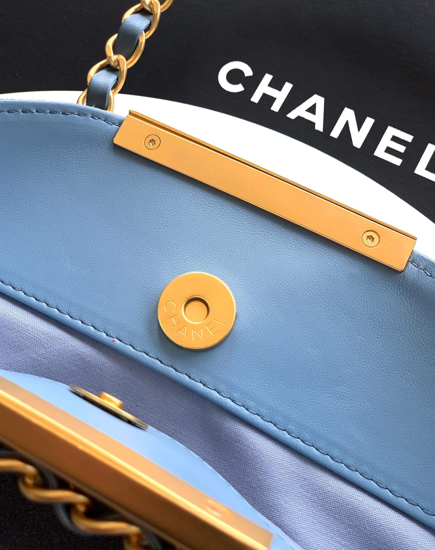 Chanel 25 Hobo Flap Suede Calfskin & Lambskin lining Shoulder Handbag - Image 32