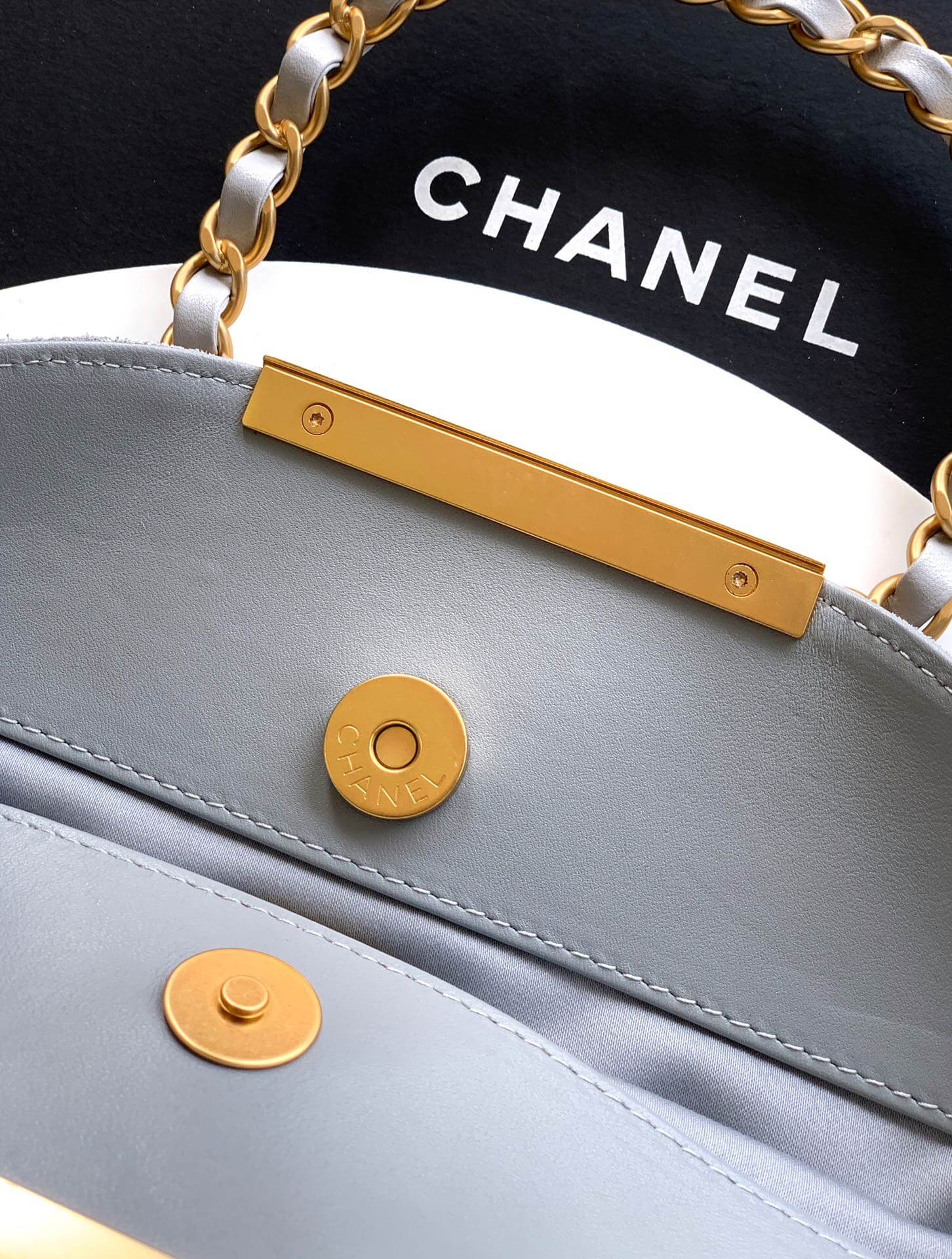 Chanel 25 Hobo Flap Suede Calfskin & Lambskin lining Shoulder Handbag - Image 23