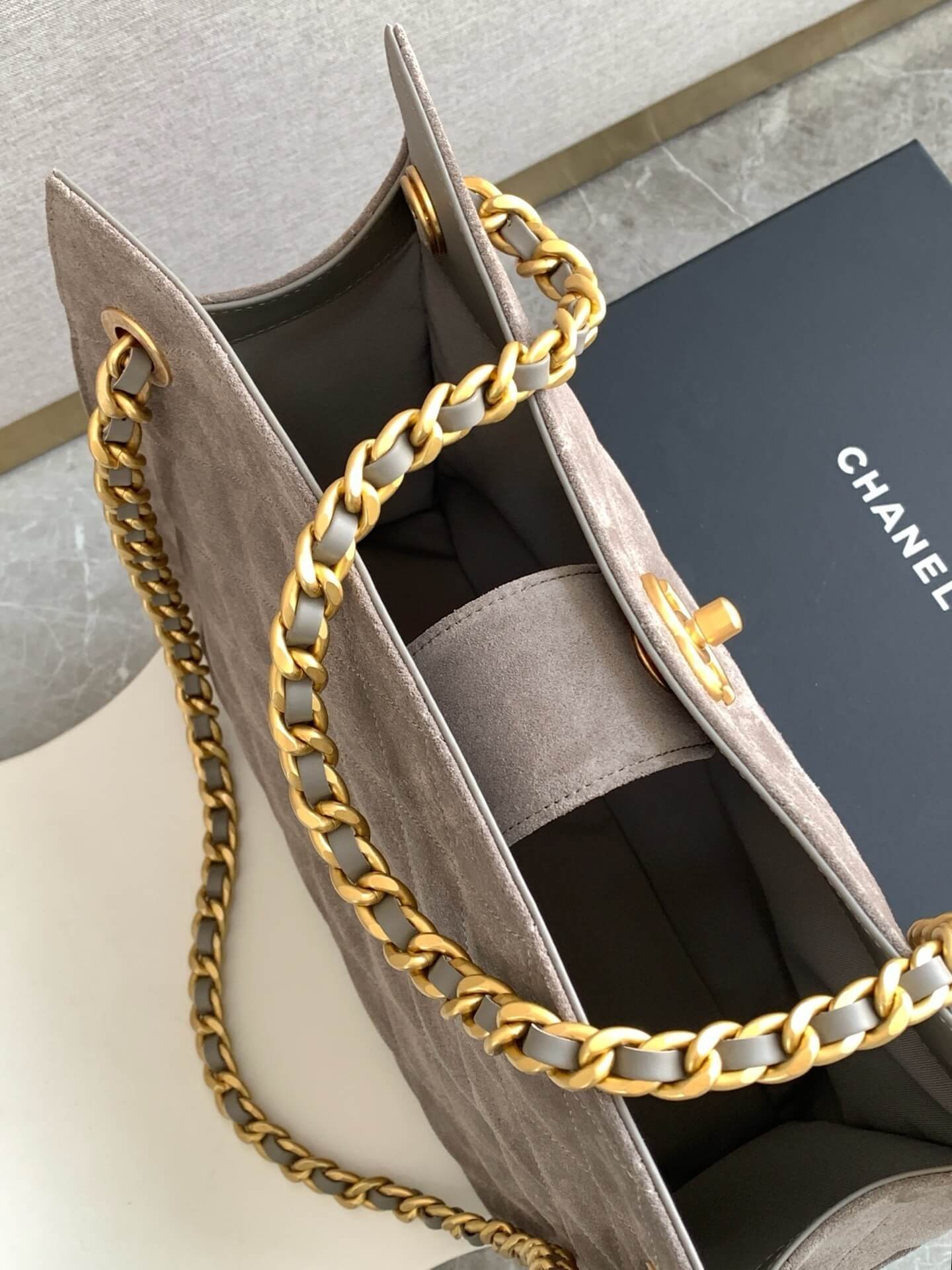 Chanel 25 Hobo Tote Shoulder Handbag Shopping Suede Calfskin Leather - Image 40