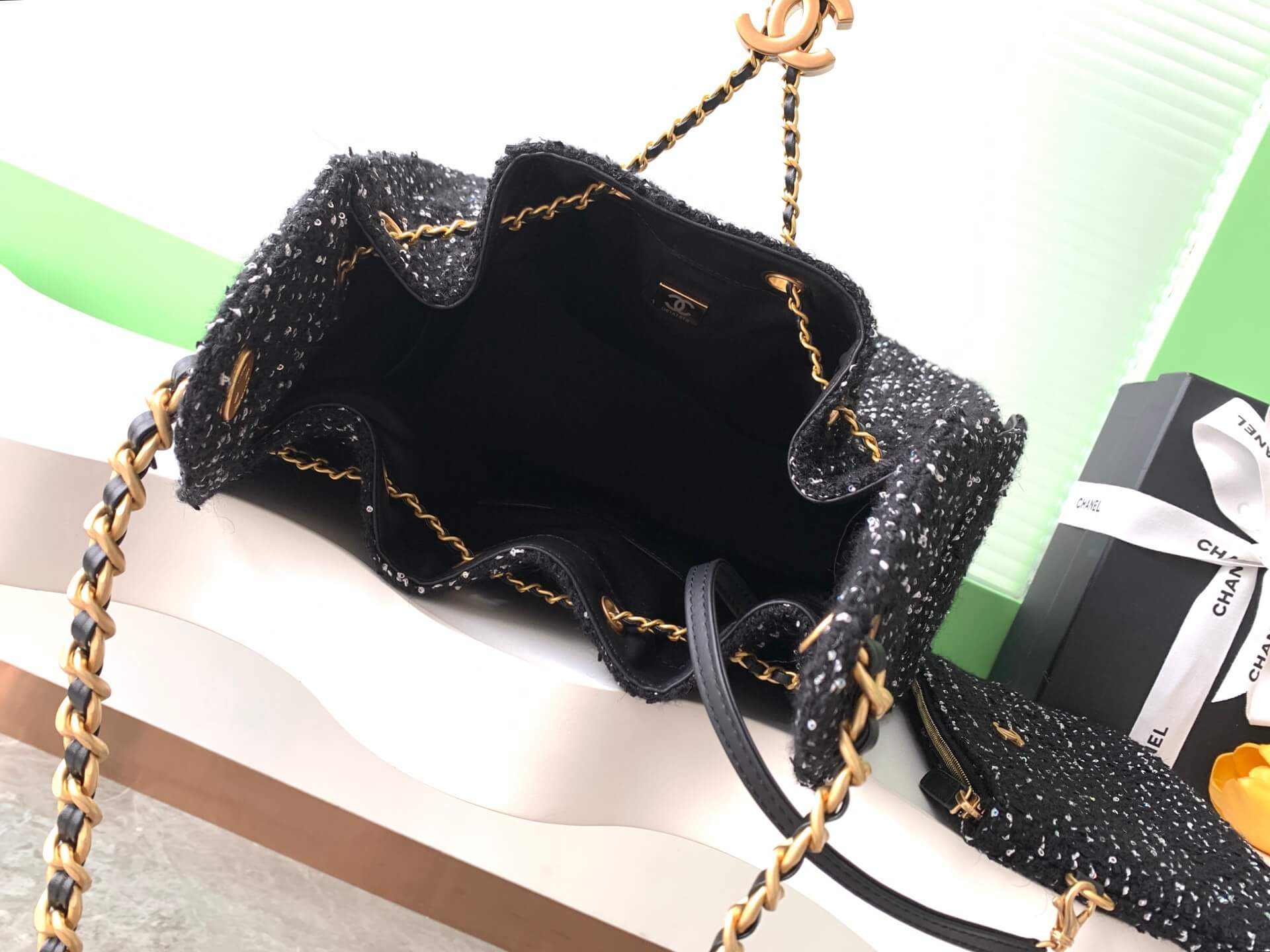 Chanel 25 Hobo Tweed Sequined Aged Gold-tone Metal Hardware Shoulder Bag - Image 12