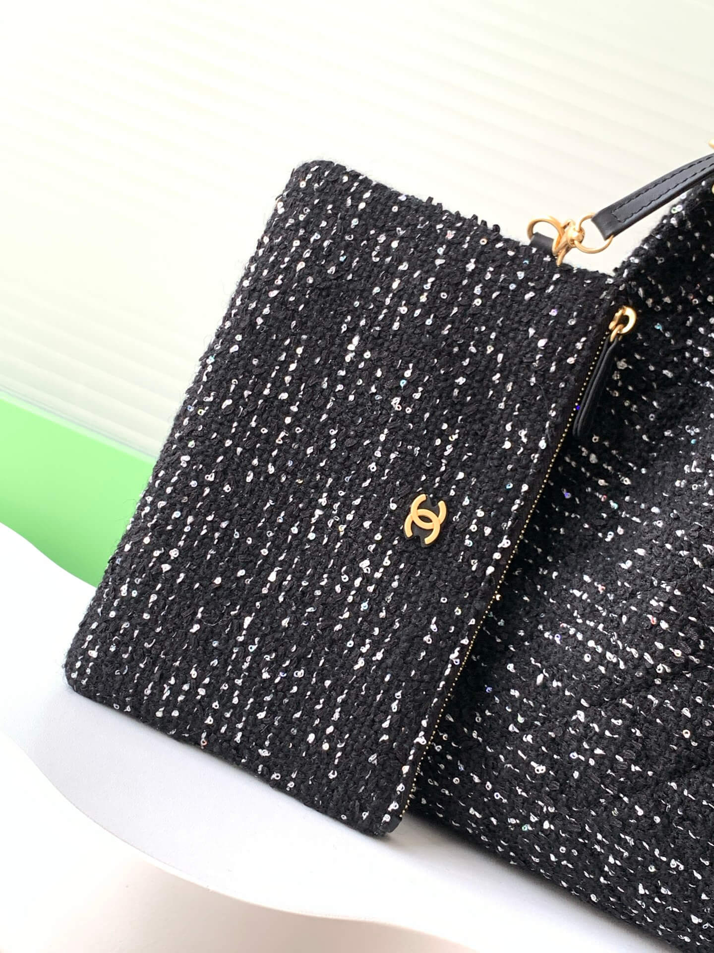 Chanel 25 Hobo Tweed Sequined Aged Gold-tone Metal Hardware Shoulder Bag - Image 15