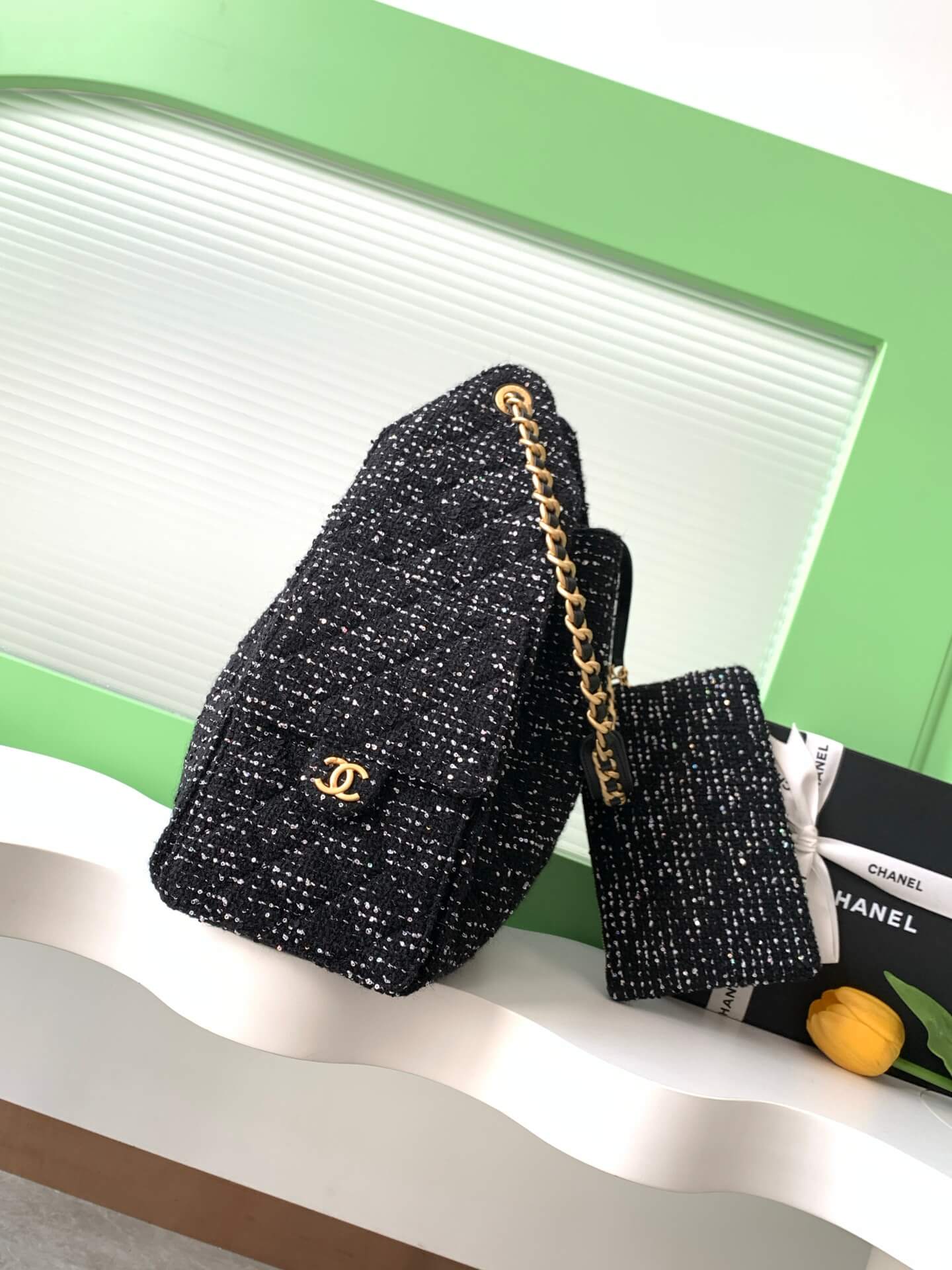 Chanel 25 Hobo Tweed Sequined Aged Gold-tone Metal Hardware Shoulder Bag - Image 17