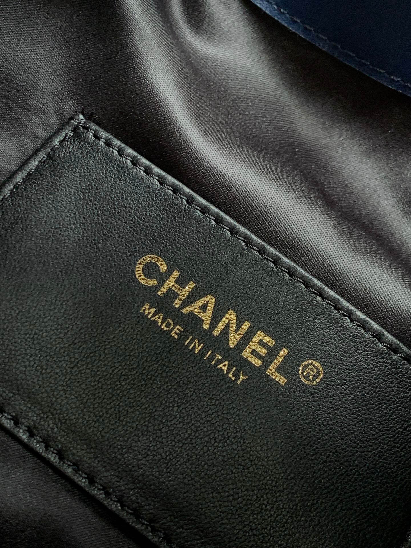 Chanel 25 Hobo Tweed Sequined Aged Gold-tone Metal Hardware Shoulder Bag - Image 49