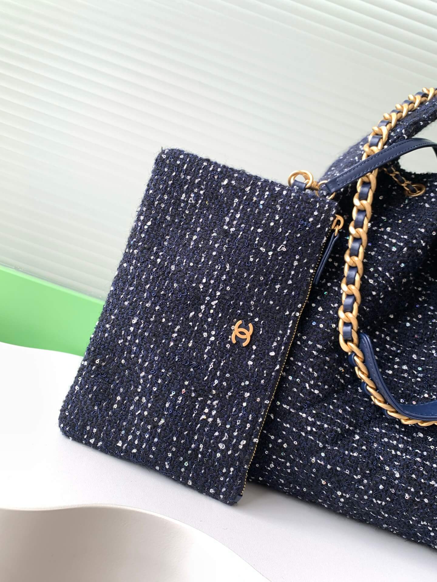 Chanel 25 Hobo Tweed Sequined Aged Gold-tone Metal Hardware Shoulder Bag - Image 51