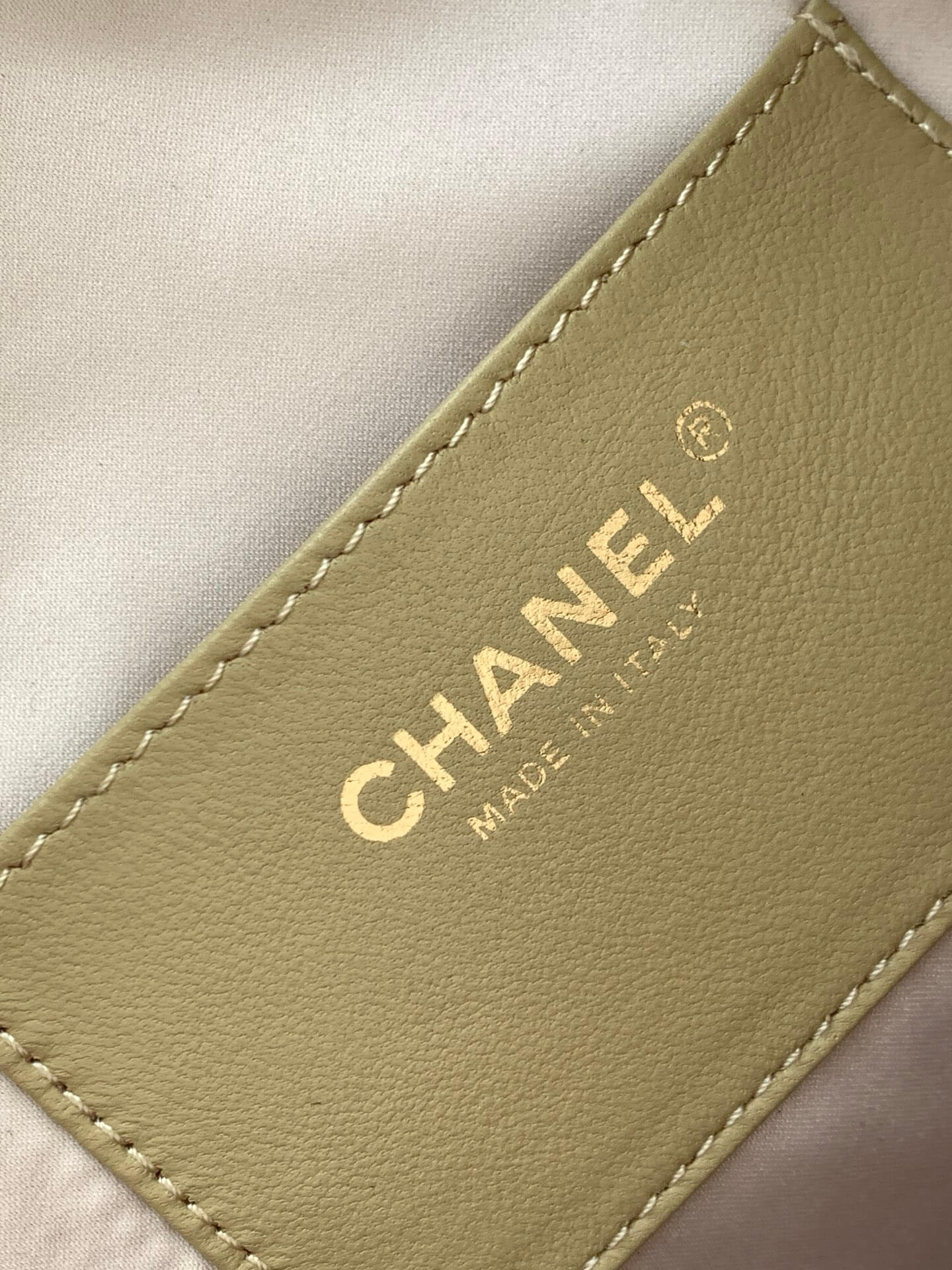 Chanel 25 Hobo Tweed Sequined Aged Gold-tone Metal Hardware Shoulder Bag - Image 31