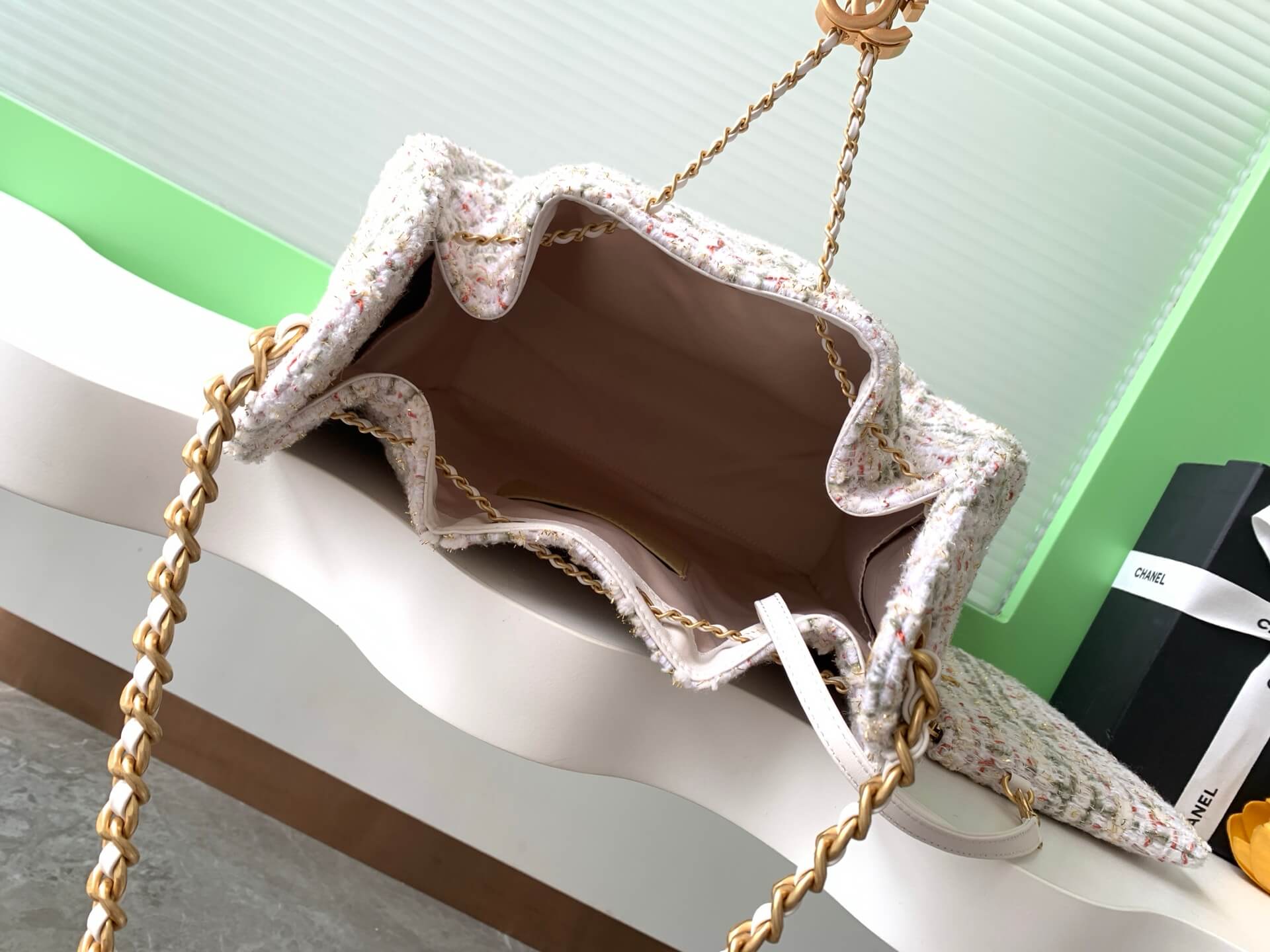 Chanel 25 Hobo Tweed Sequined Aged Gold-tone Metal Hardware Shoulder Bag - Image 30