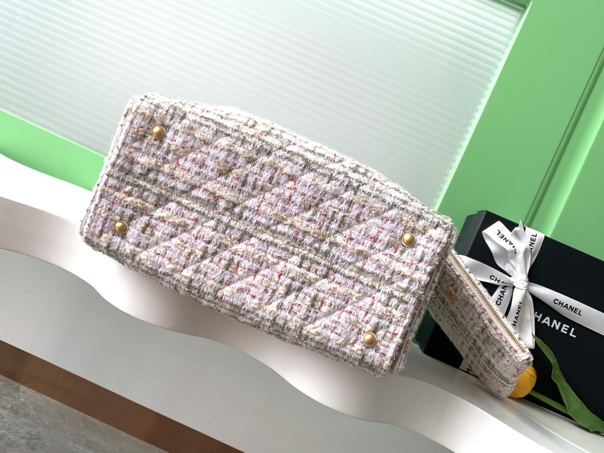 Chanel 25 Hobo Tweed Sequined Aged Gold-tone Metal Hardware Shoulder Bag - Image 36