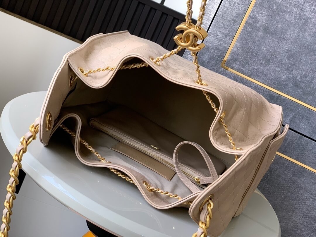 Chanel 25 Small - Medium Shoulder Handbag Grained Calfskin & Gold-Tone Metal - Image 118