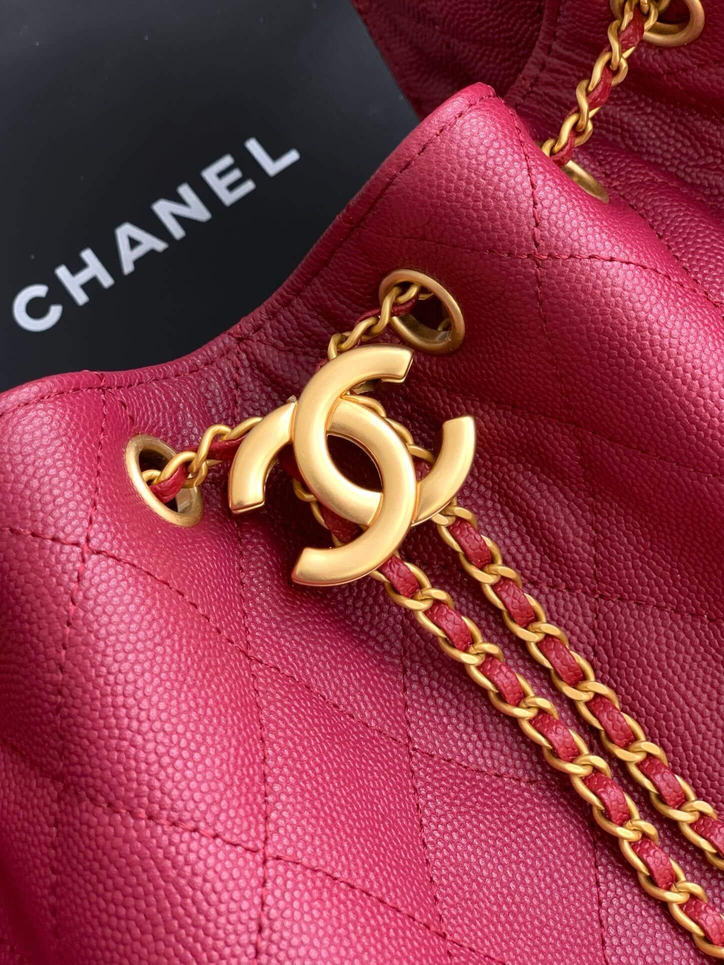 Chanel 25 Small - Medium Shoulder Handbag Grained Calfskin & Gold-Tone Metal - Image 40