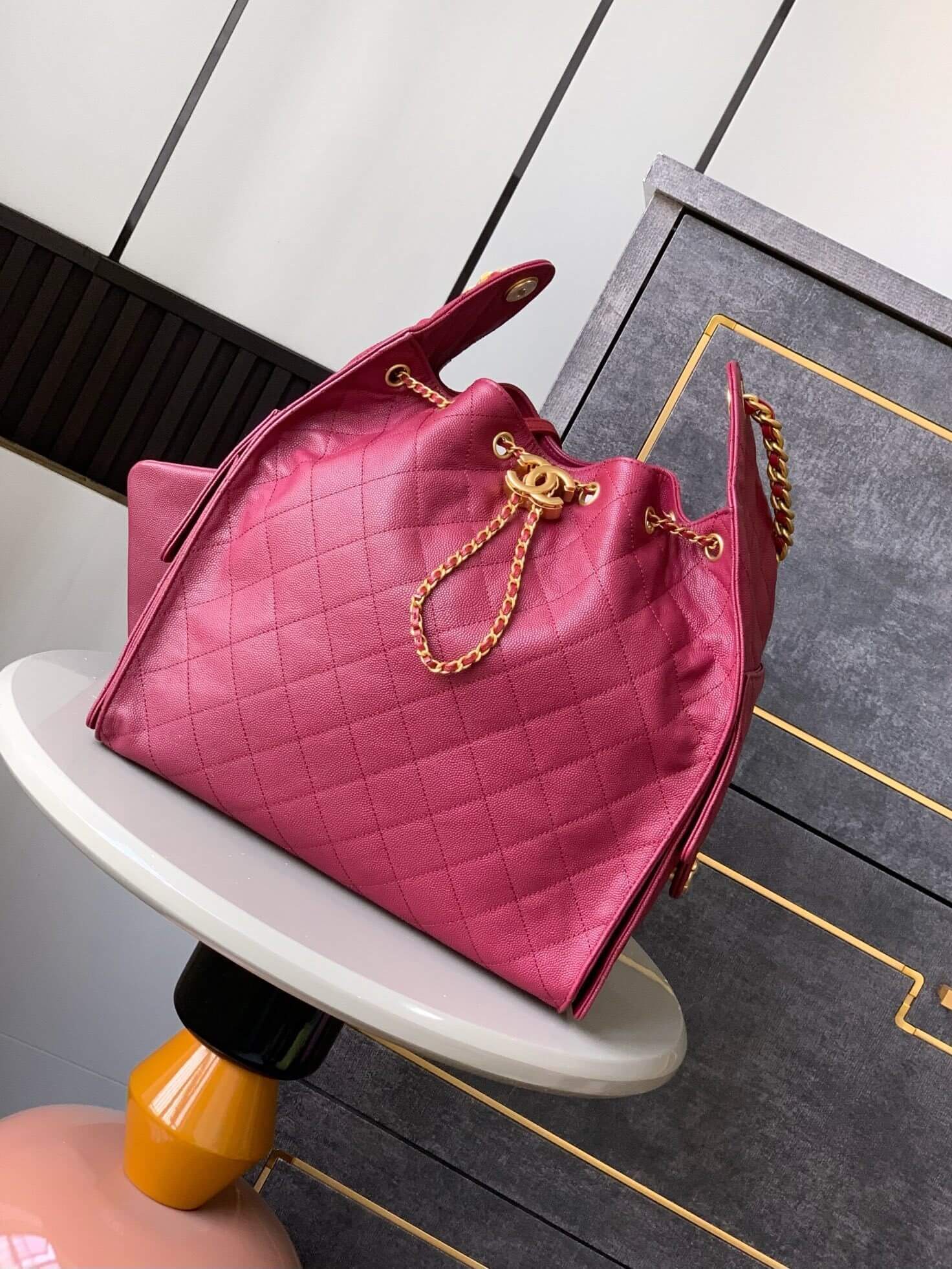 Chanel 25 Small - Medium Shoulder Handbag Grained Calfskin & Gold-Tone Metal - Image 36