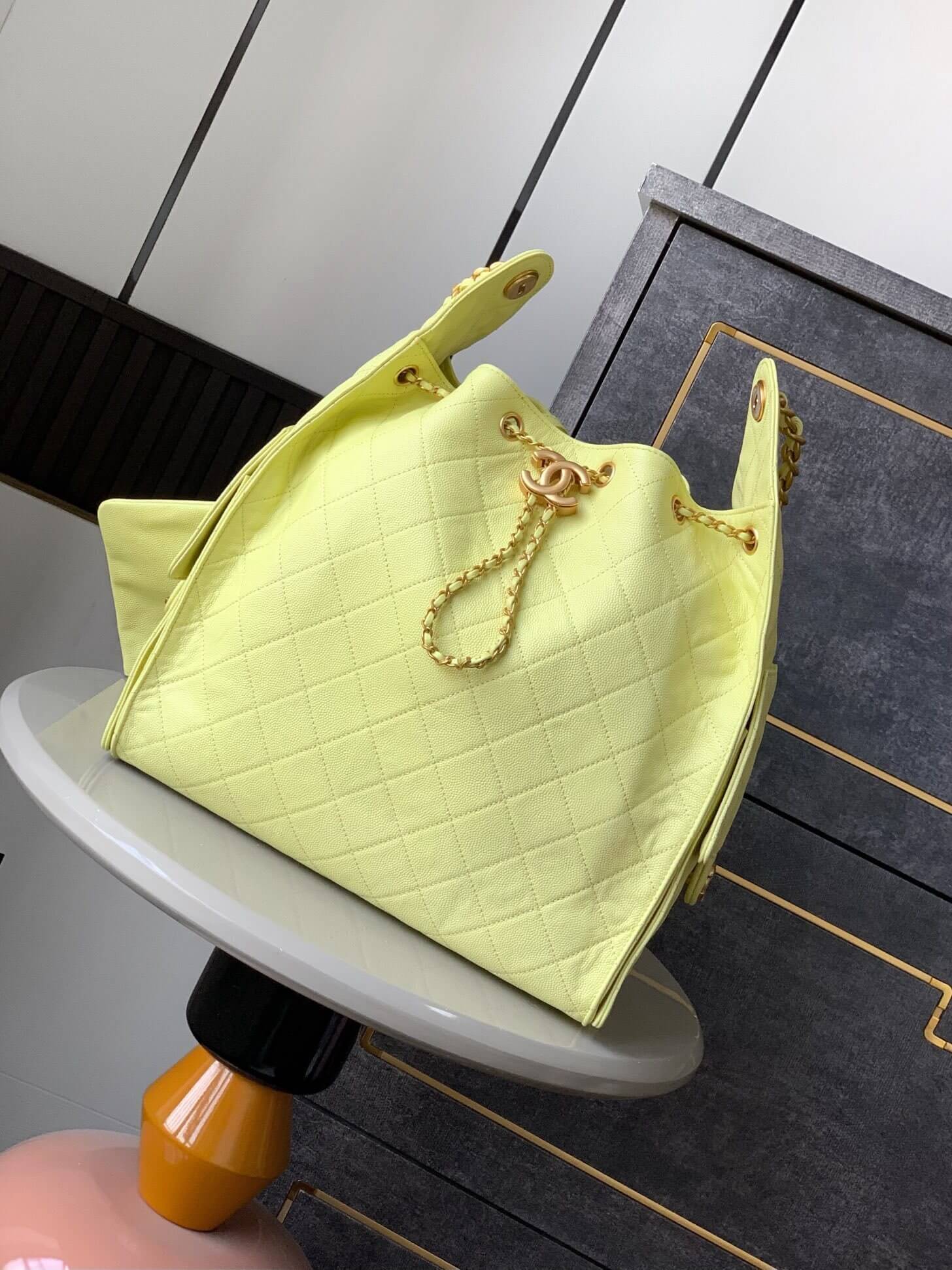 Chanel 25 Small - Medium Shoulder Handbag Grained Calfskin & Gold-Tone Metal - Image 45