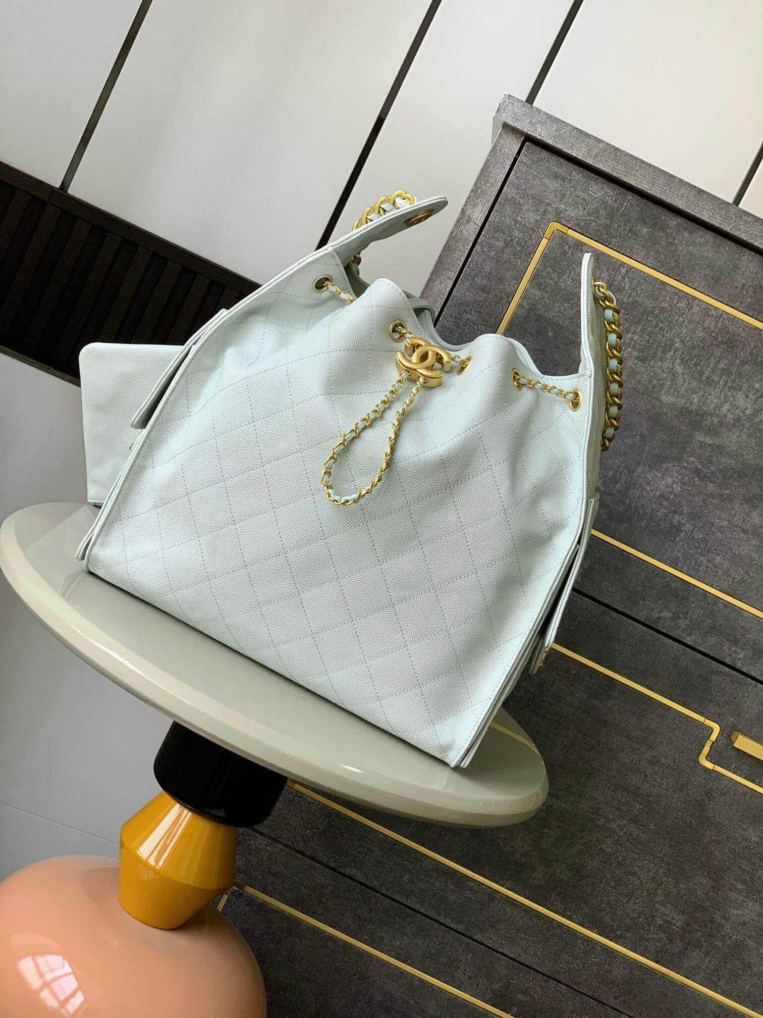 Chanel 25 Small - Medium Shoulder Handbag Grained Calfskin & Gold-Tone Metal - Image 134